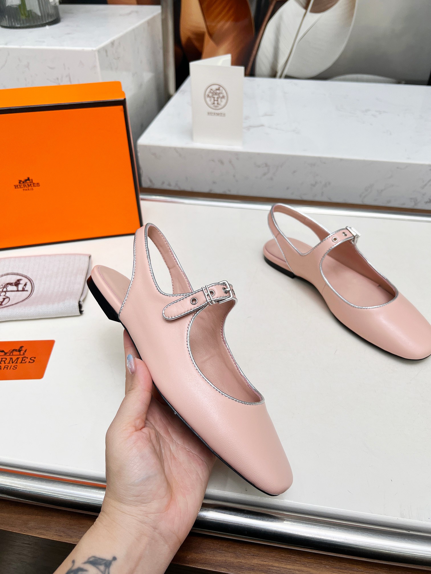 HERMES 00549