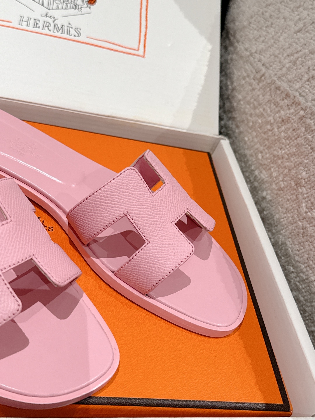 Hermès Oran Sandals – Rose Pink Leather