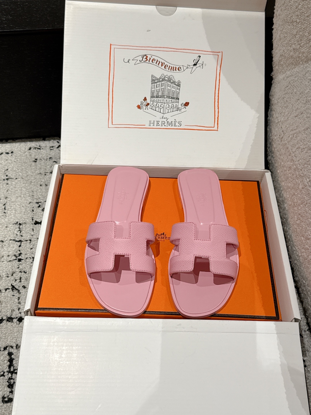 Hermès Oran Sandals – Rose Pink Leather