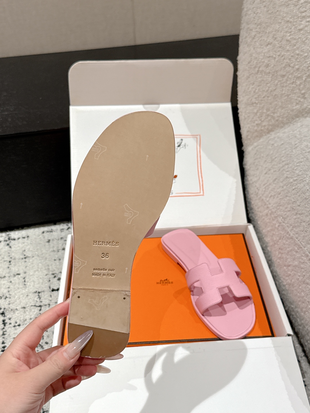 Hermès Oran Sandals – Rose Pink Leather