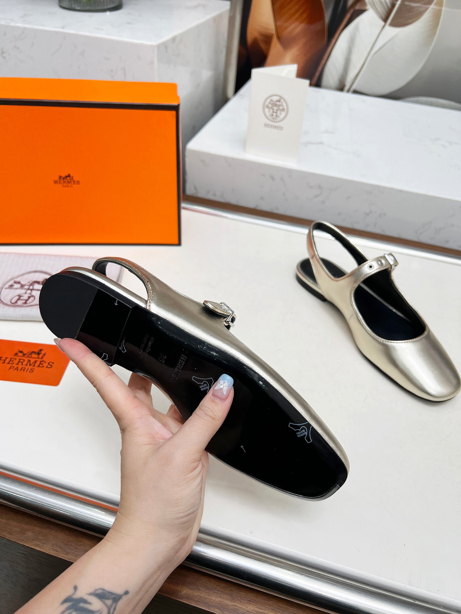 HERMES 00559
