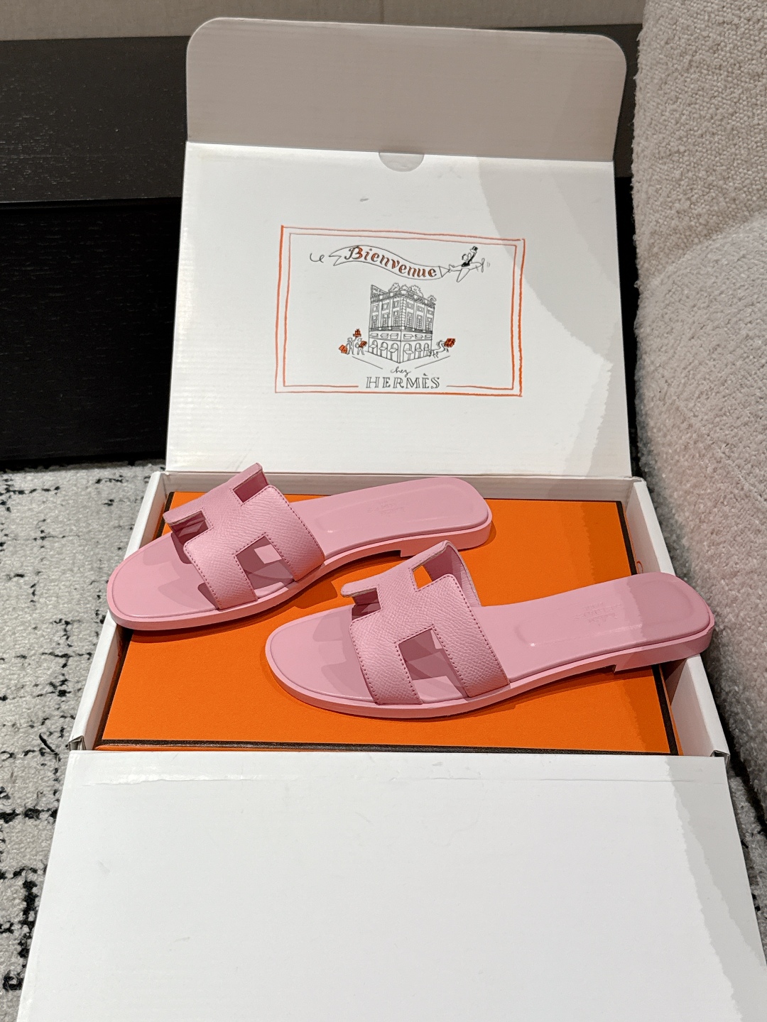 Hermès Oran Sandals – Rose Pink Leather