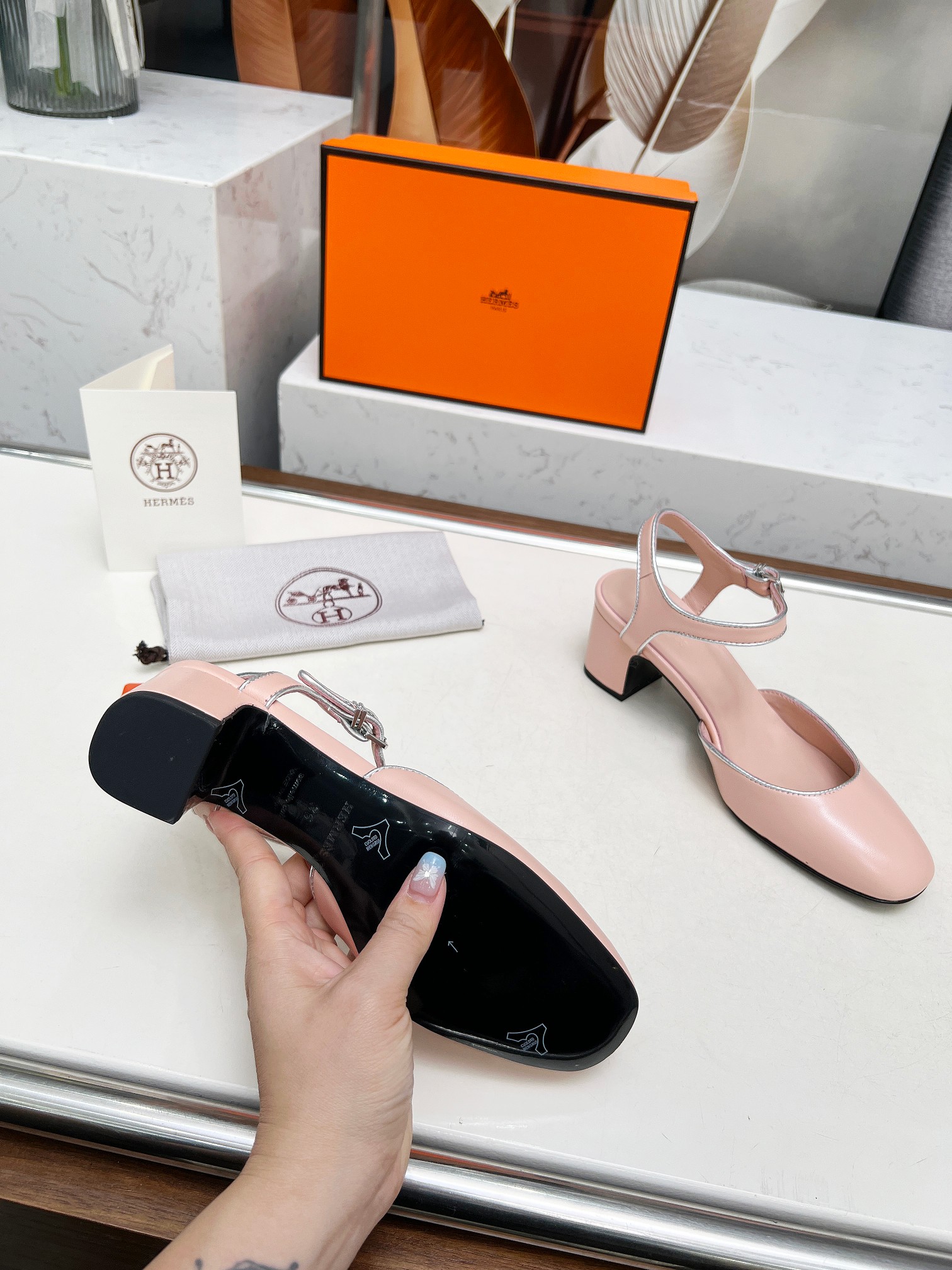 HERMES 00568