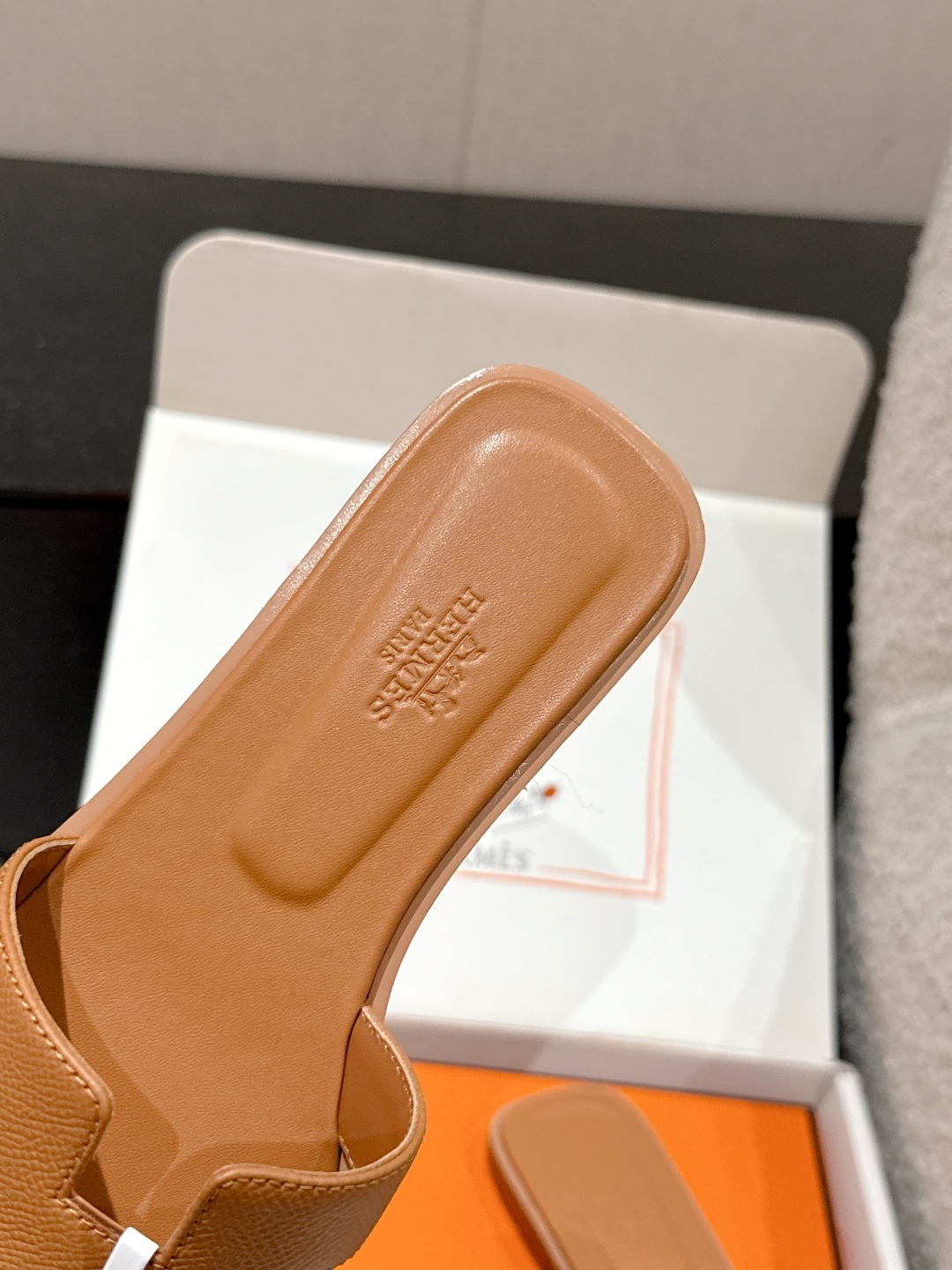 HERMES 00569 HERMES 00569