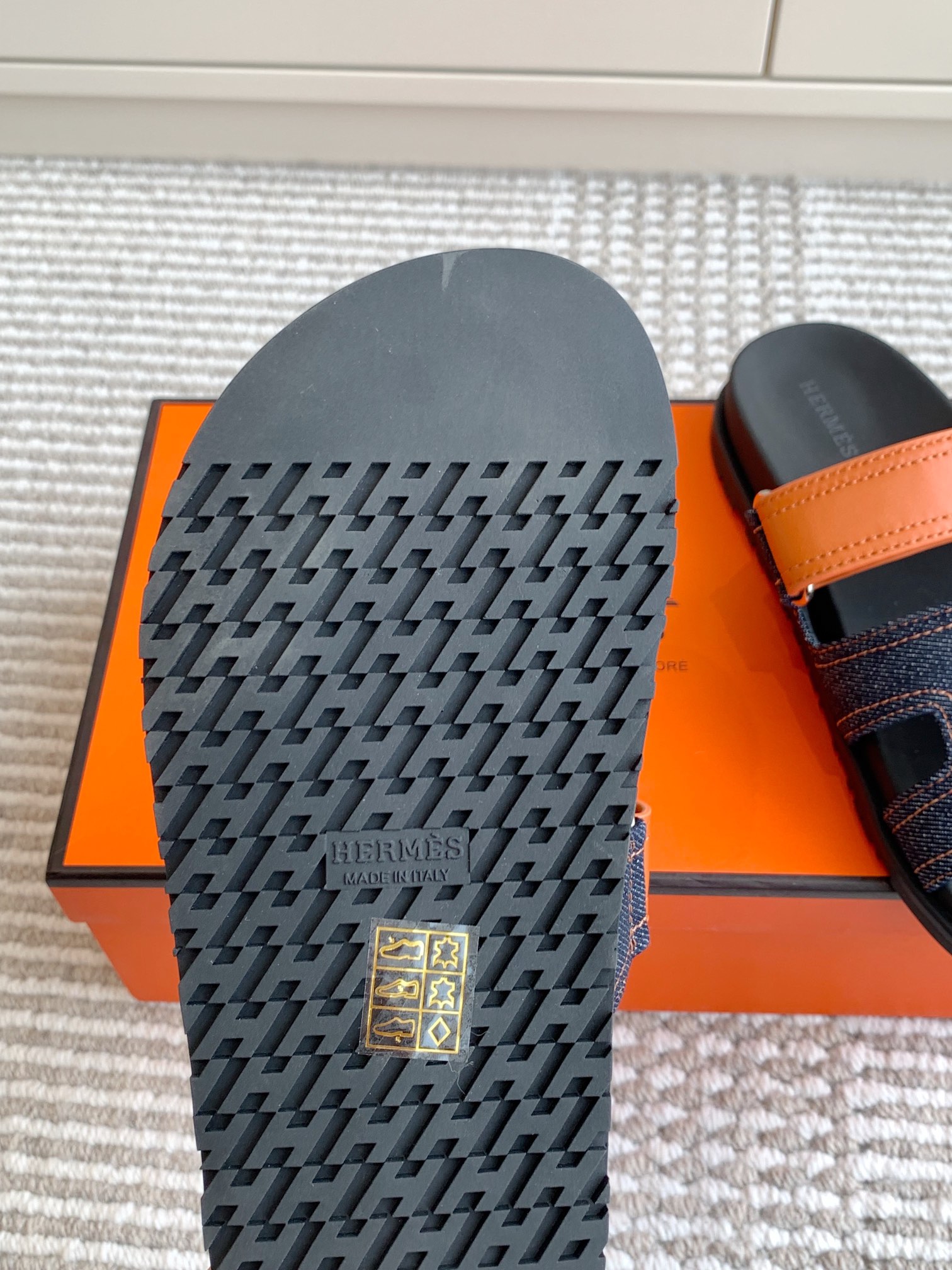 HERMES 00579