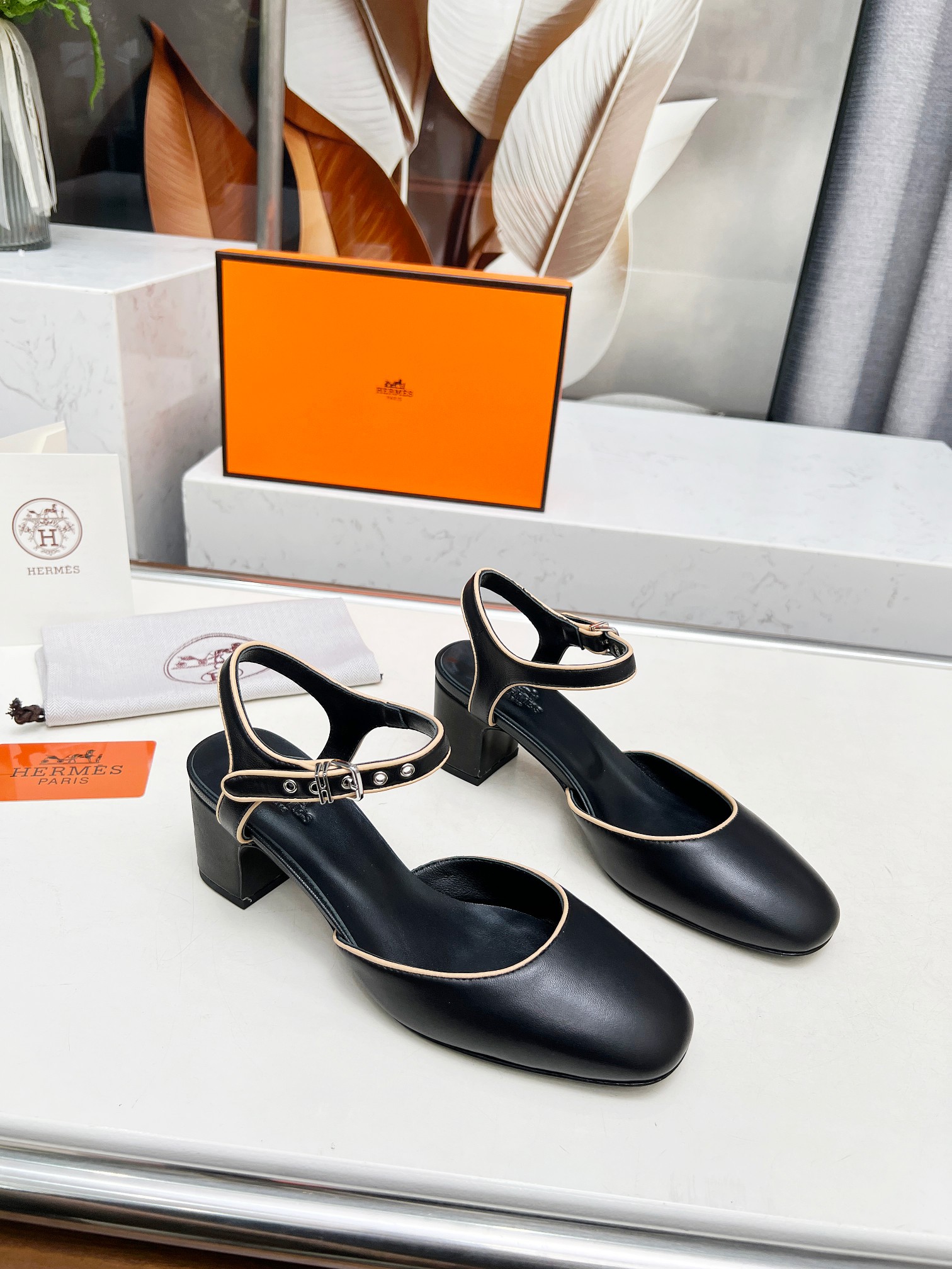 HERMES 00589