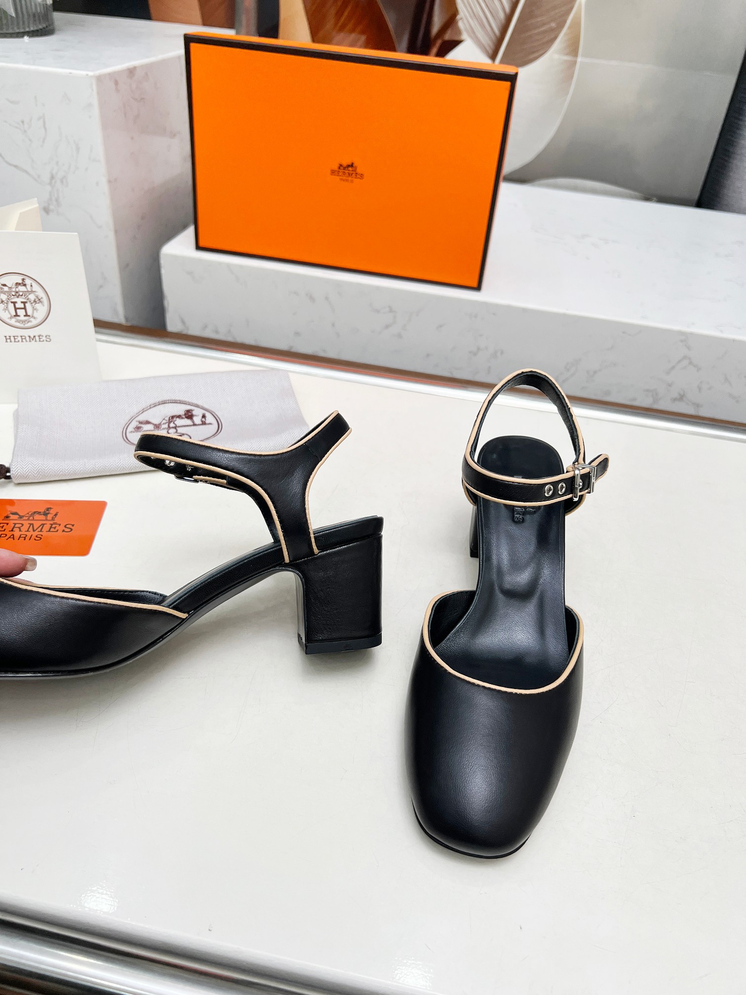 HERMES 00589