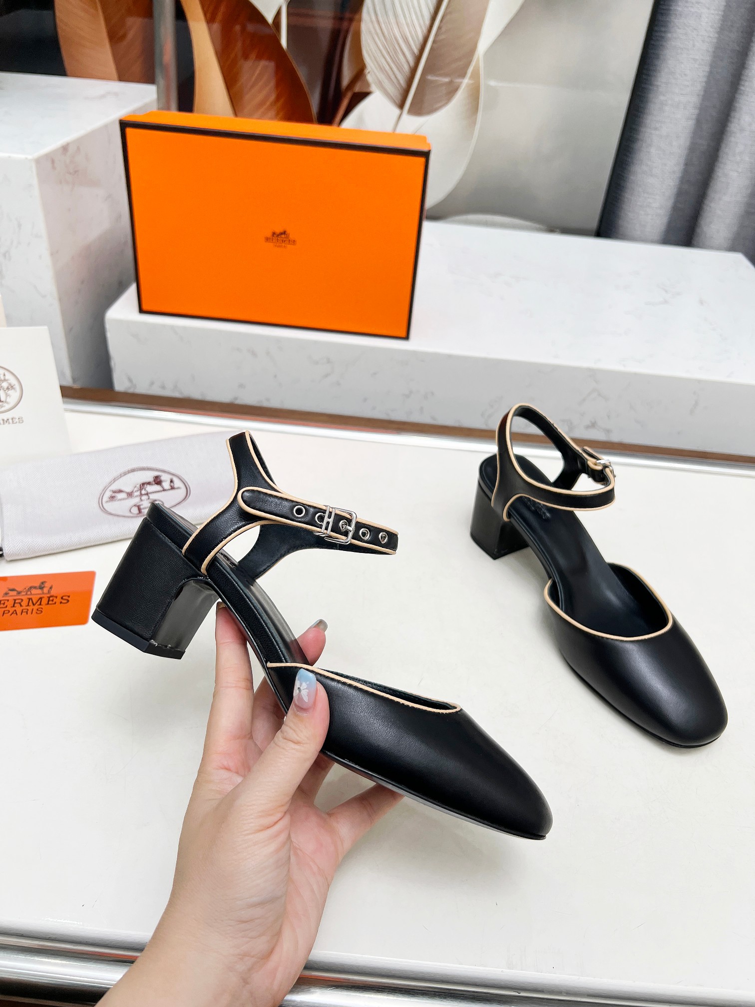 HERMES 00589