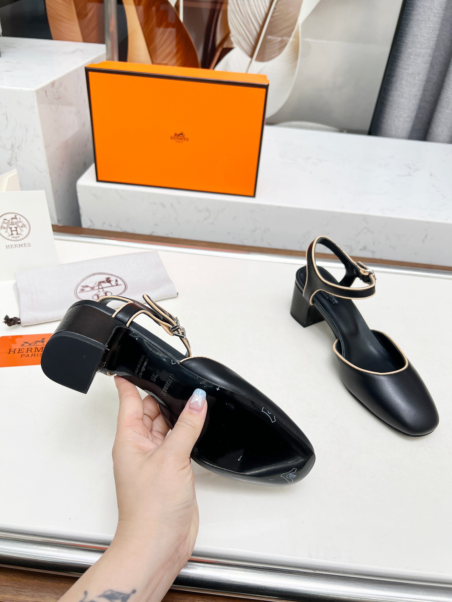 HERMES 00589