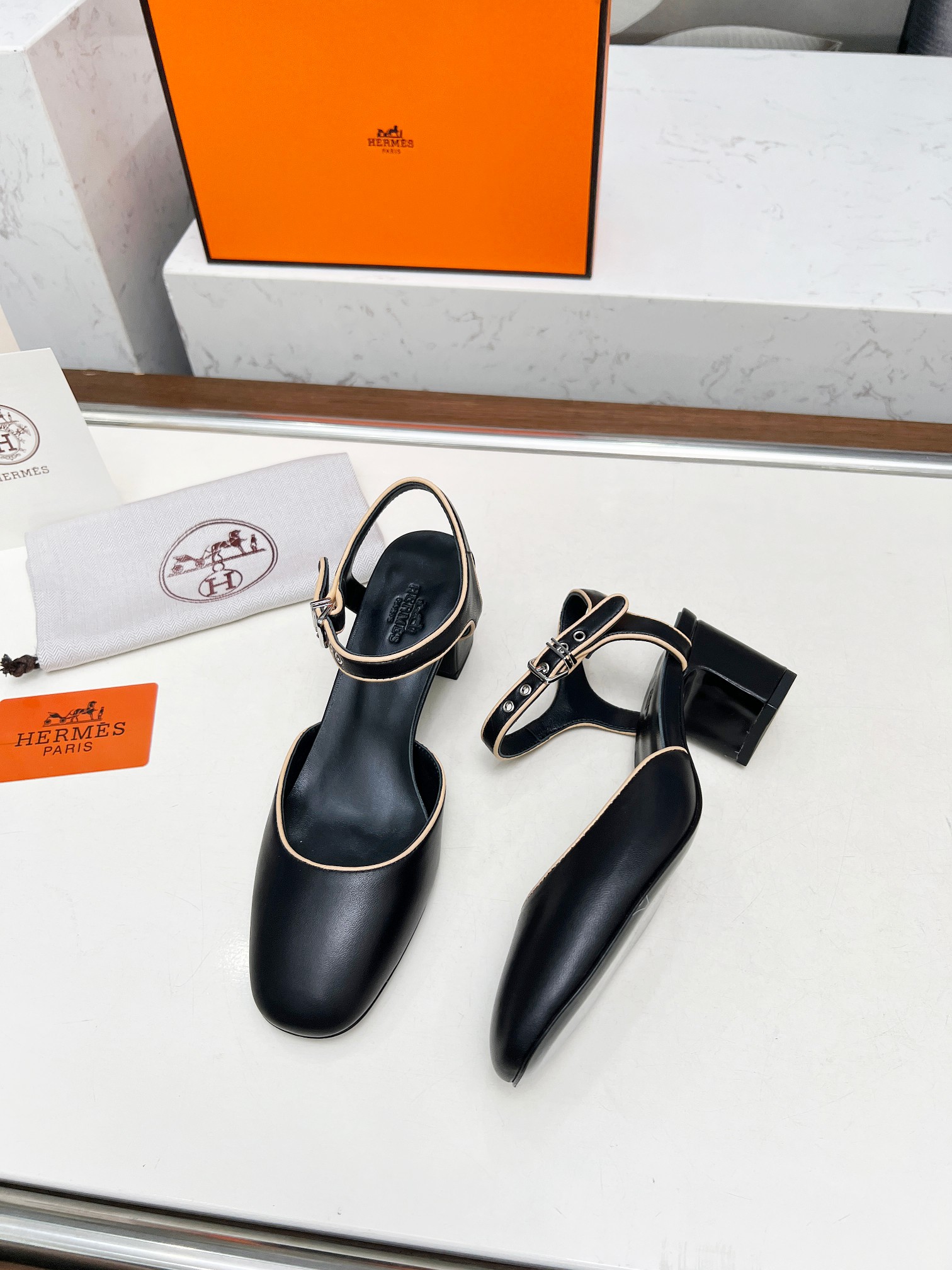 HERMES 00589