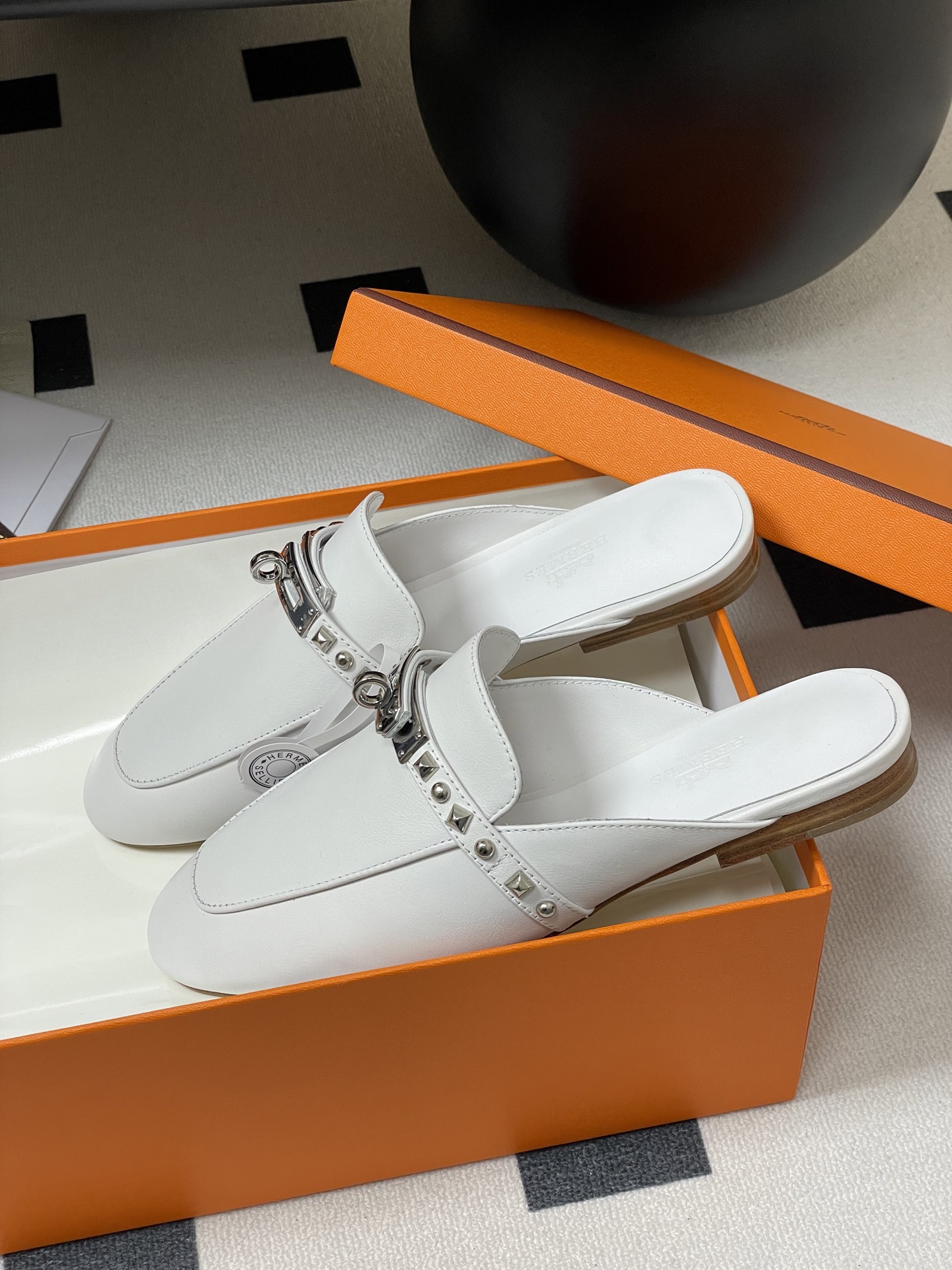 HERMES 00609 HERMES 00609
