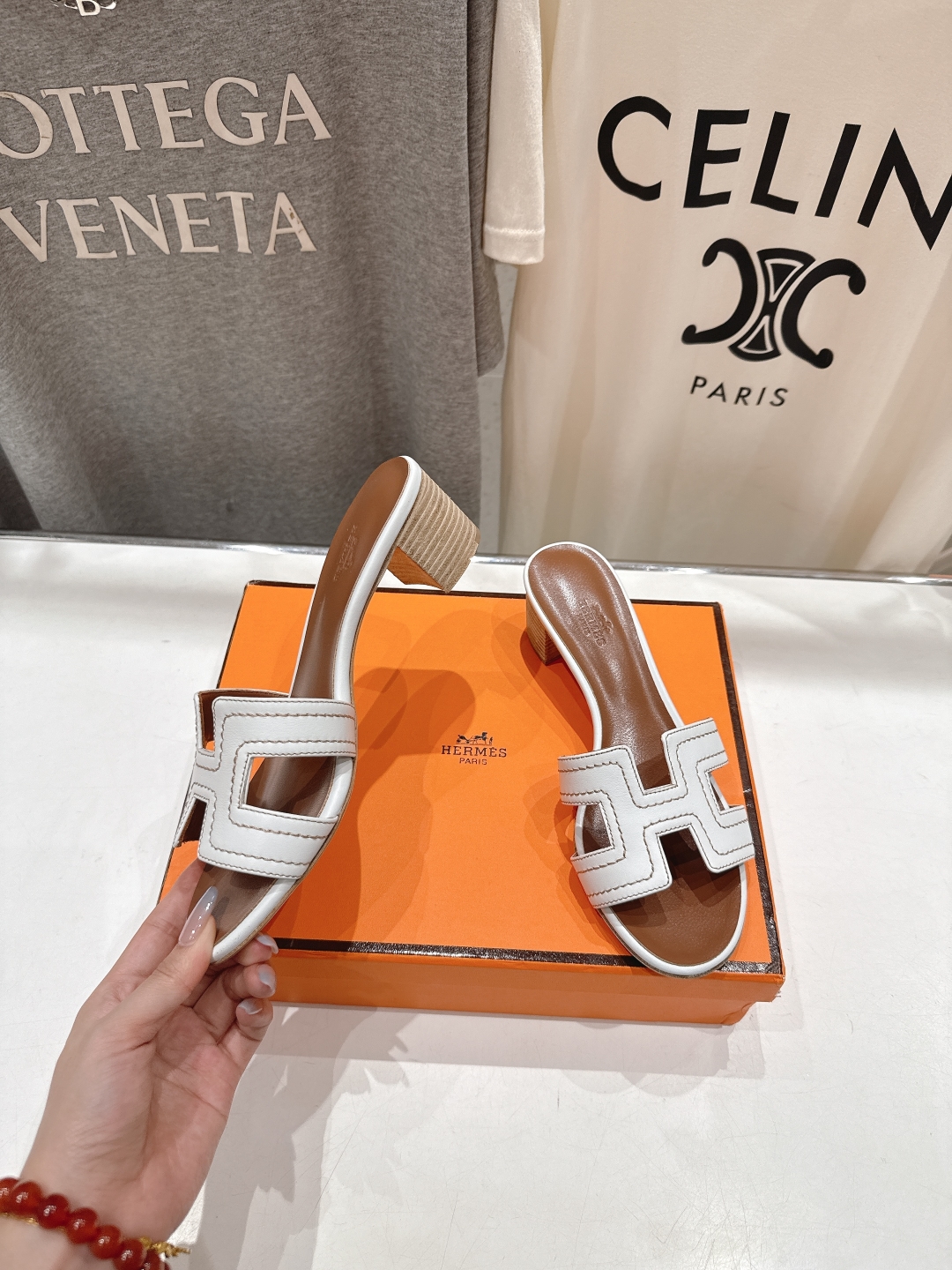 HERMES 00629 NEW HERMÈS White Embroidered calfskin Oran Sandals W/ receipt
