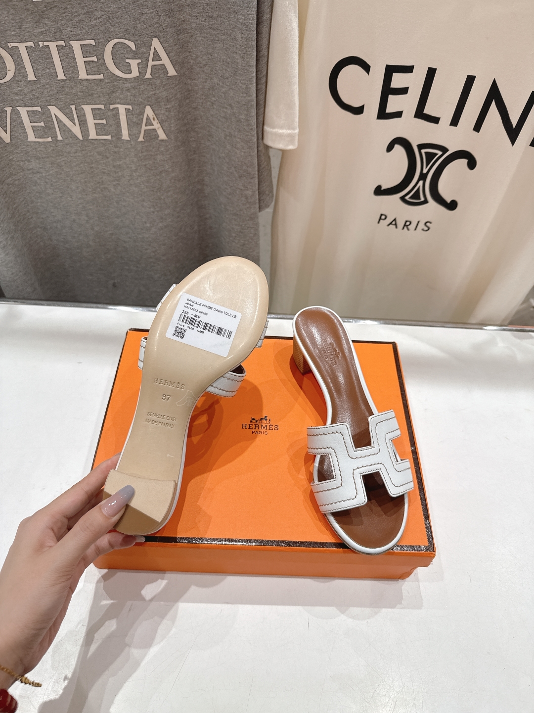HERMES 00629 NEW HERMÈS White Embroidered calfskin Oran Sandals W/ receipt