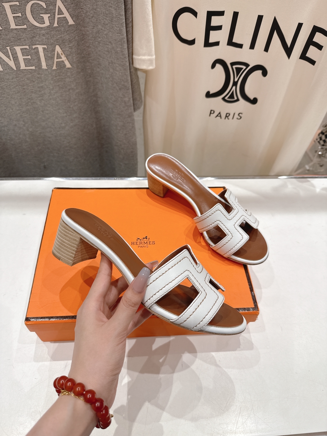 HERMES 00629 NEW HERMÈS White Embroidered calfskin Oran Sandals W/ receipt
