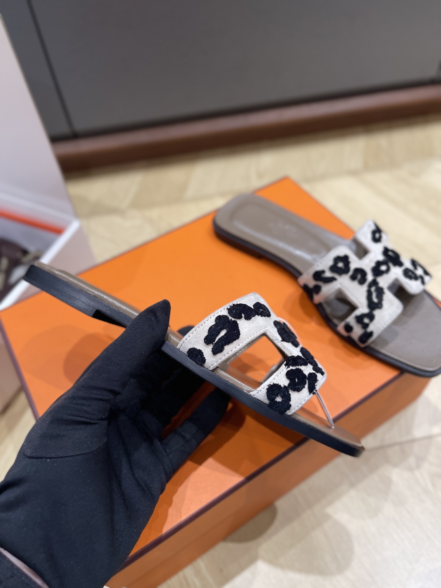 HERMES 00669 HERMES 00669