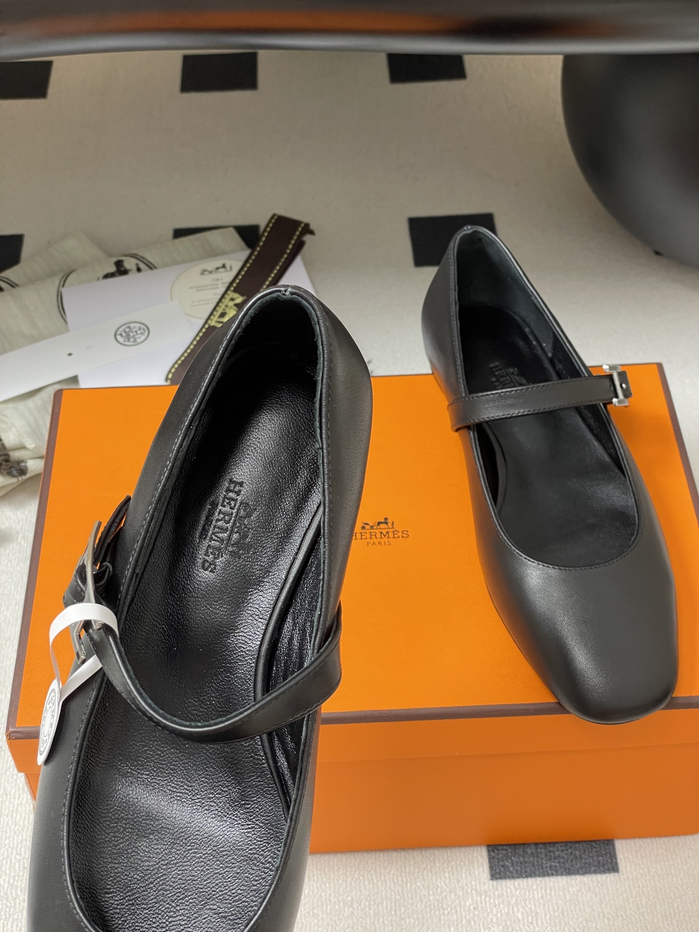 HERMES 00669