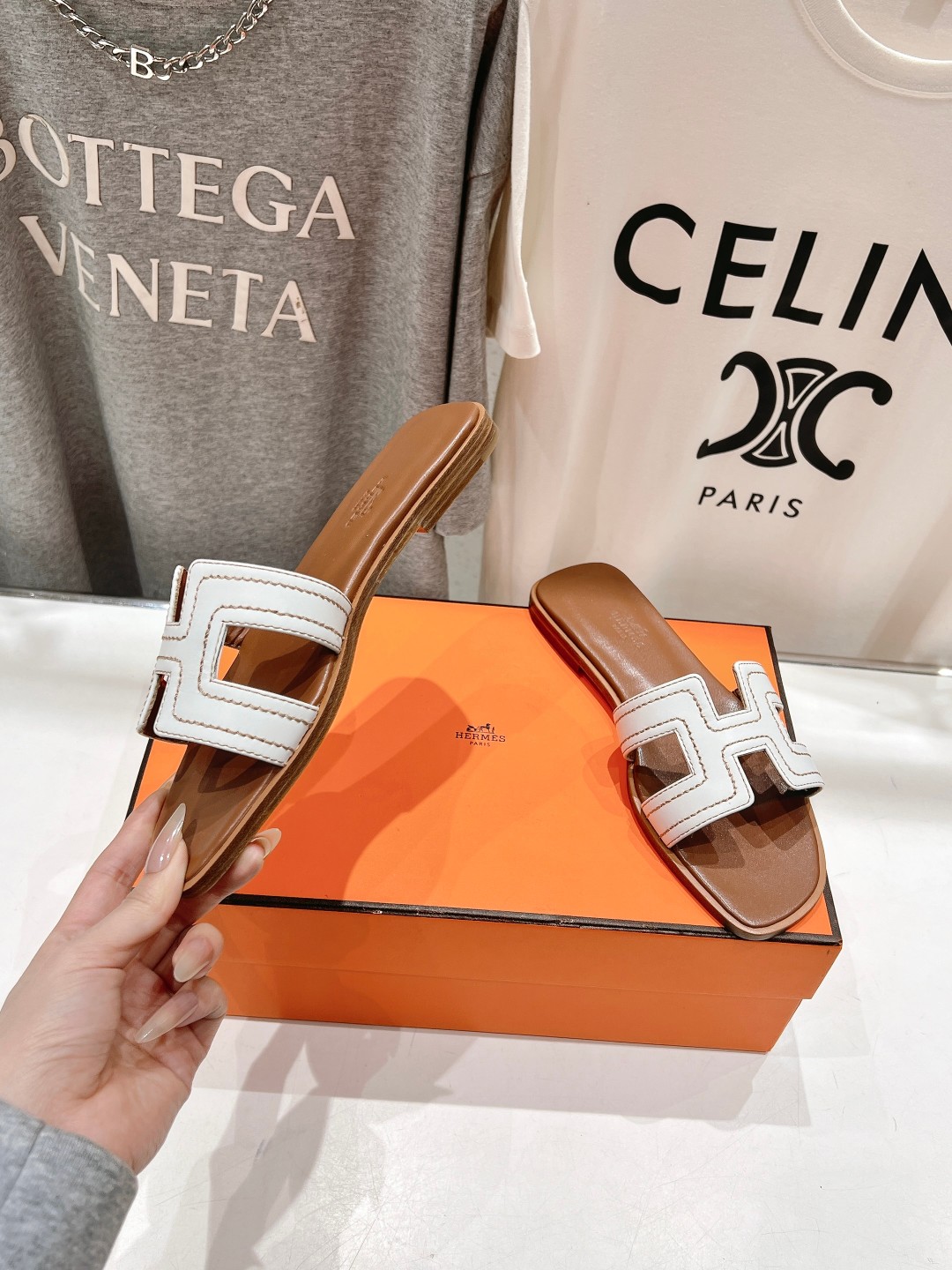 NEW HERMÈS White Embroidered calfskin Oran Sandals W/ receipt