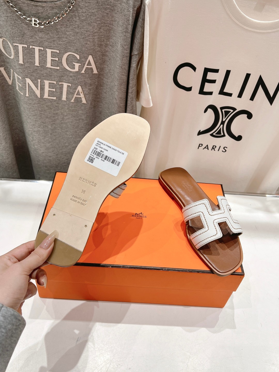 NEW HERMÈS White Embroidered calfskin Oran Sandals W/ receipt