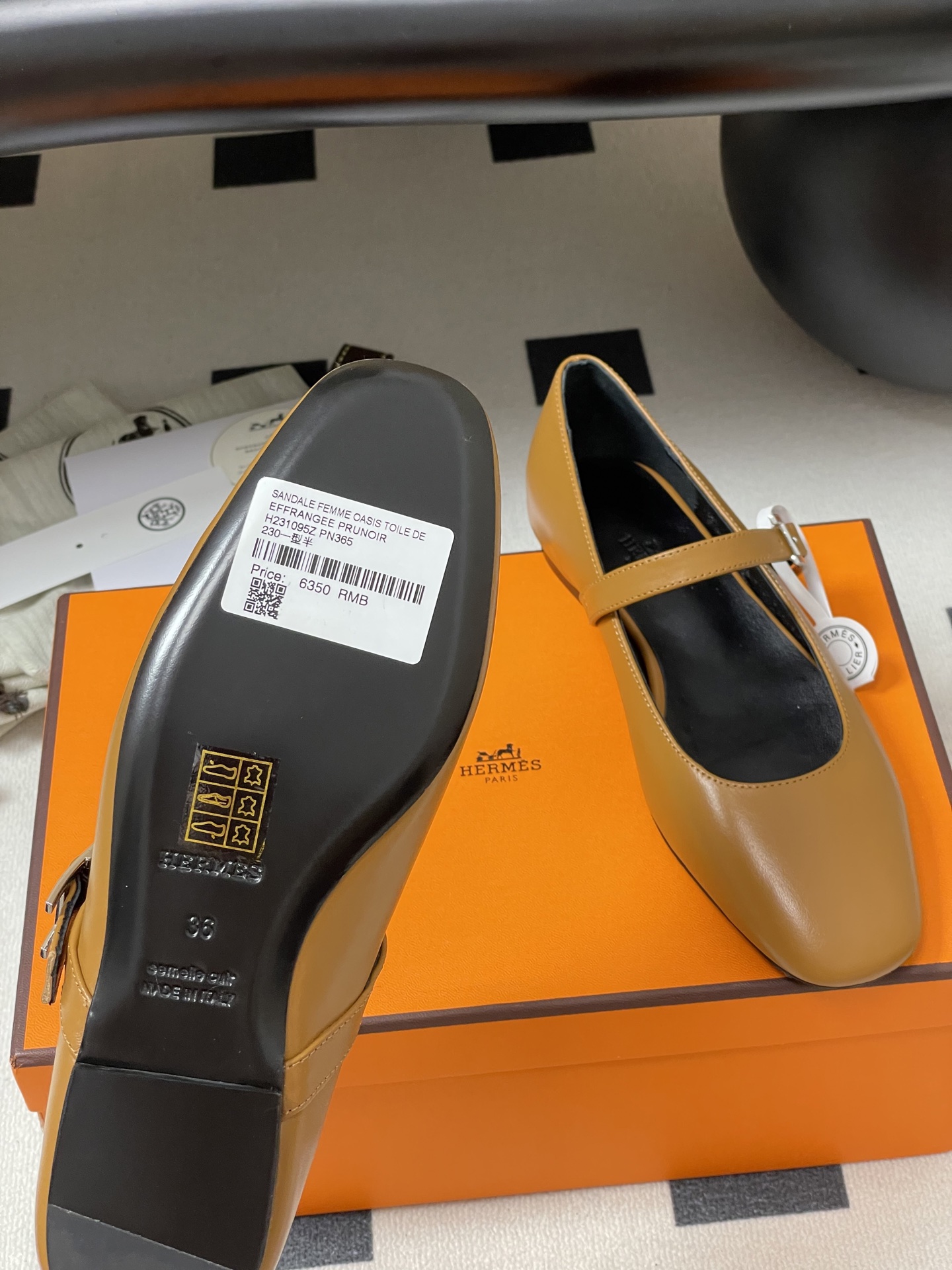 HERMES 00679