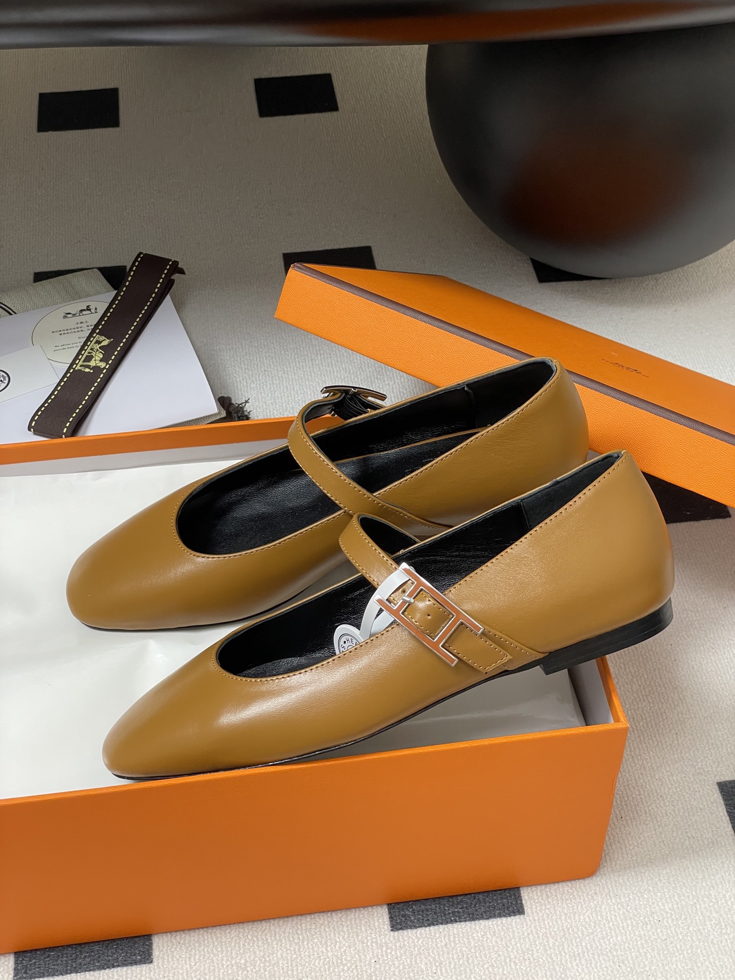 HERMES 00679