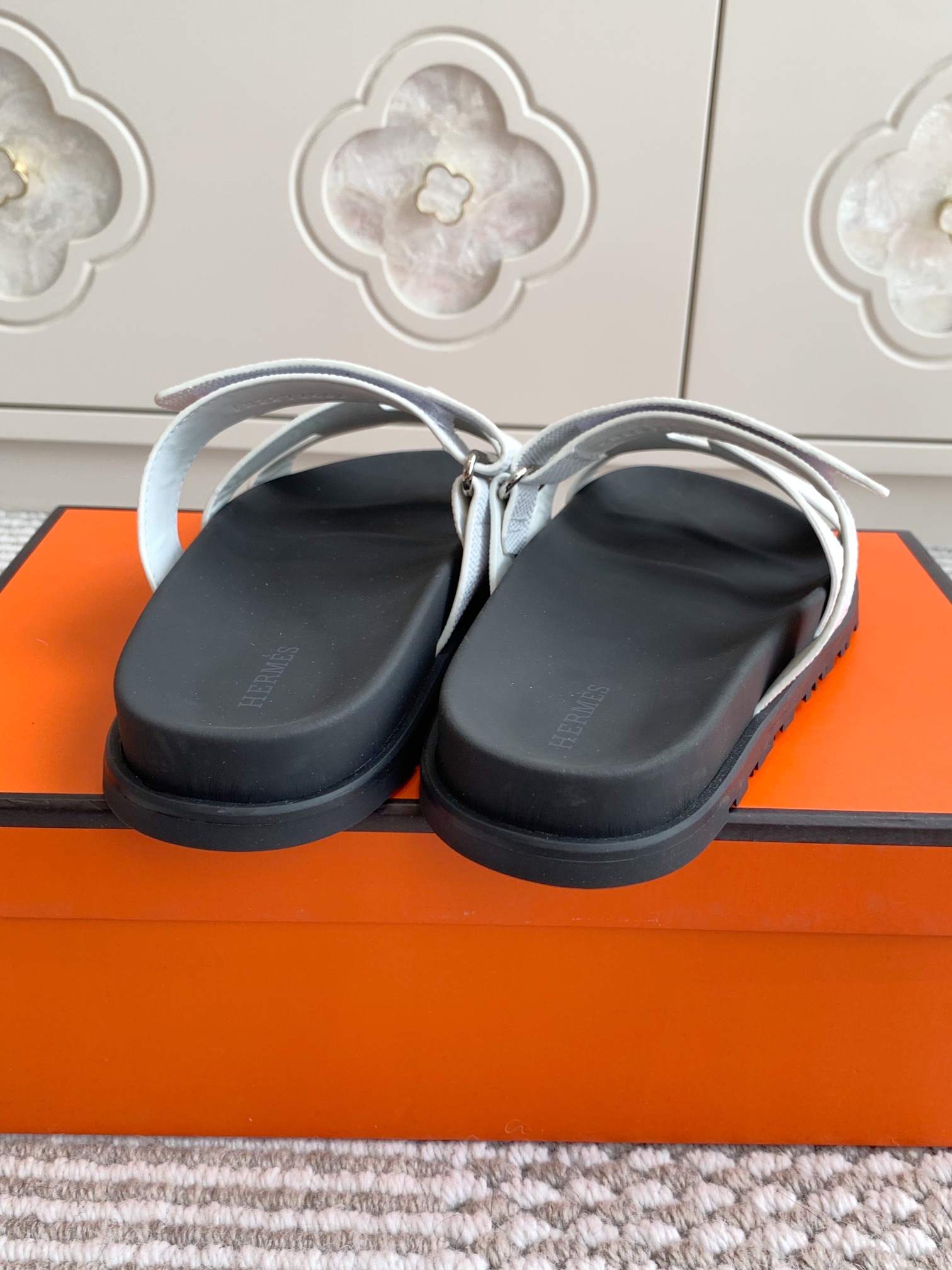 HERMES 00679