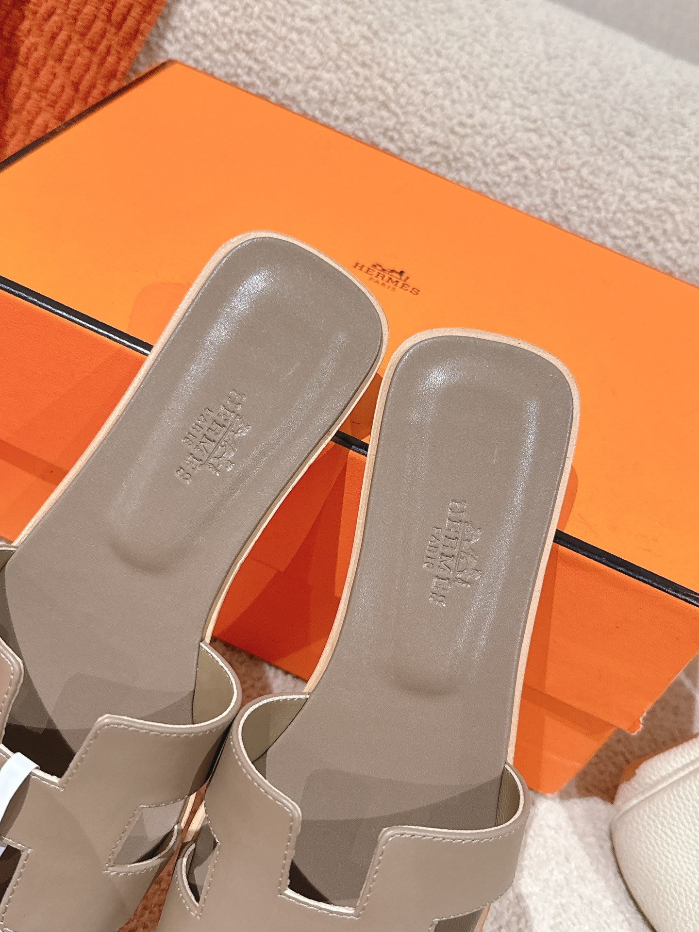 HERMES 00689 HERMES 00689
