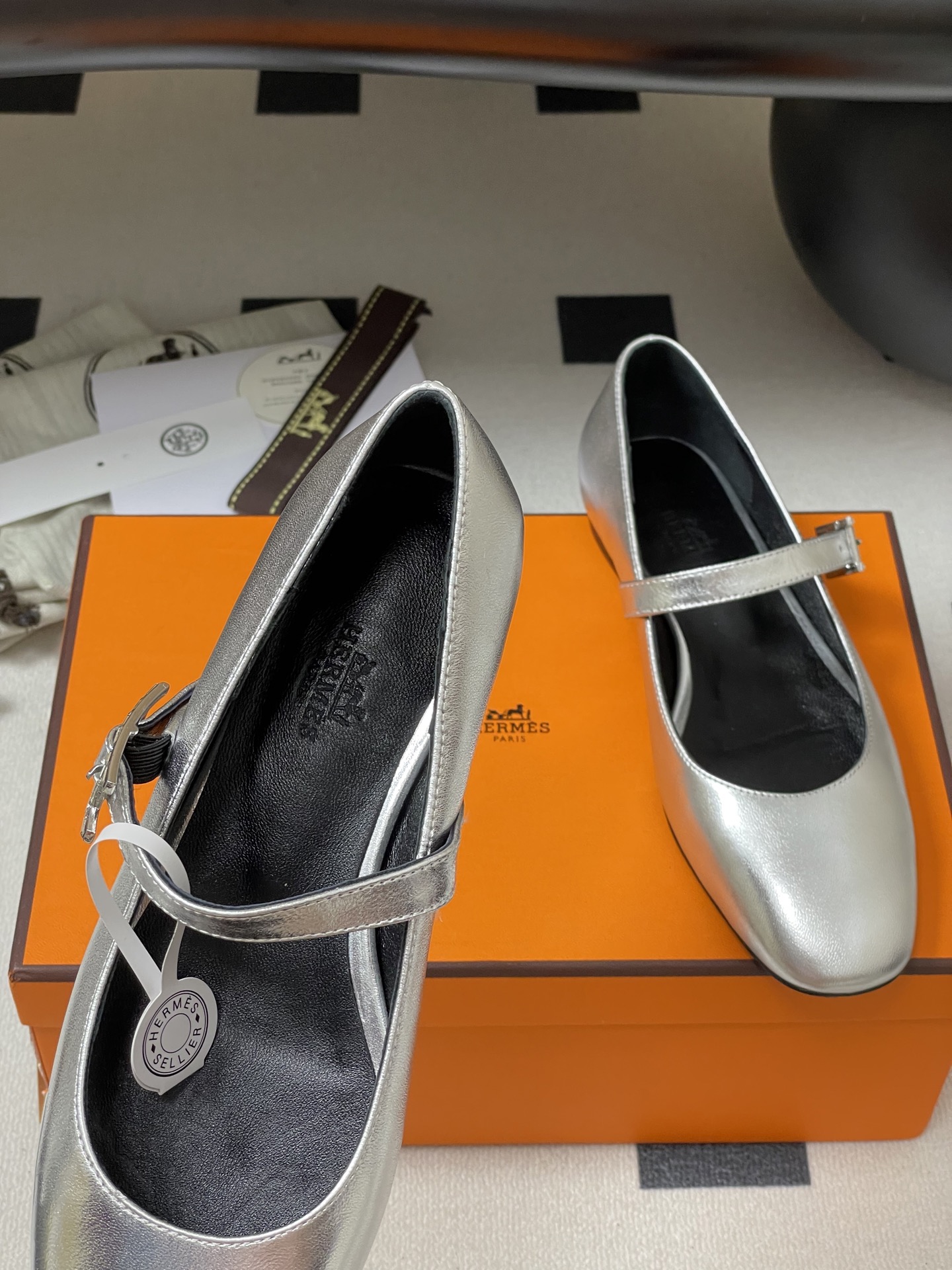 HERMES 00689 HERMES 00689