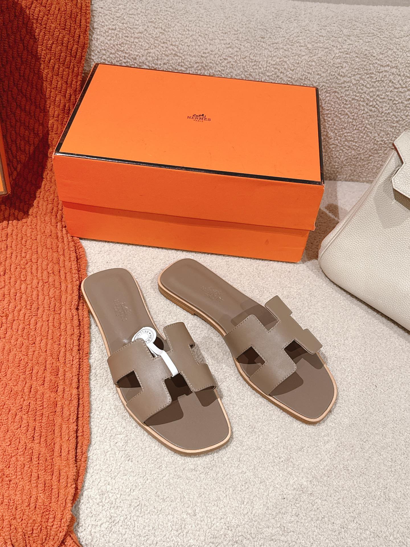 HERMES 00689 HERMES 00689