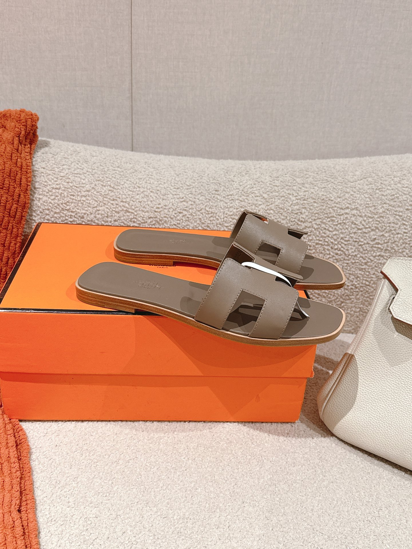 HERMES 00689 HERMES 00689