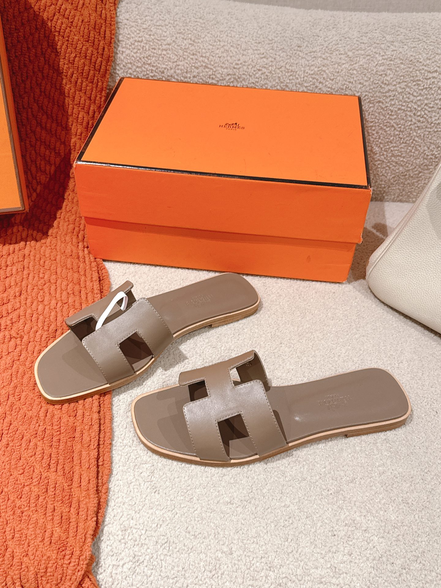 HERMES 00689 HERMES 00689