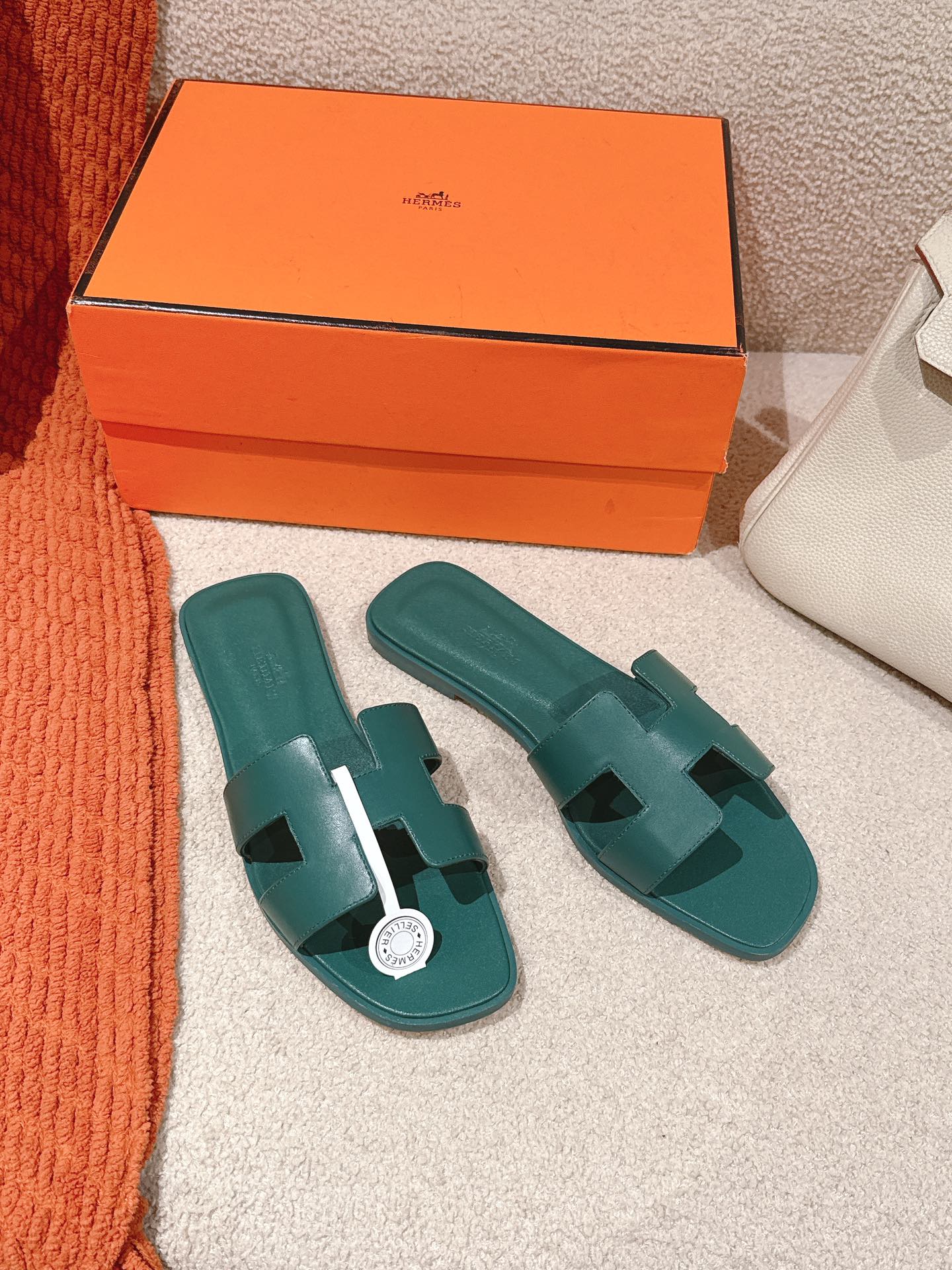 HERMES 00699 HERMES 00699