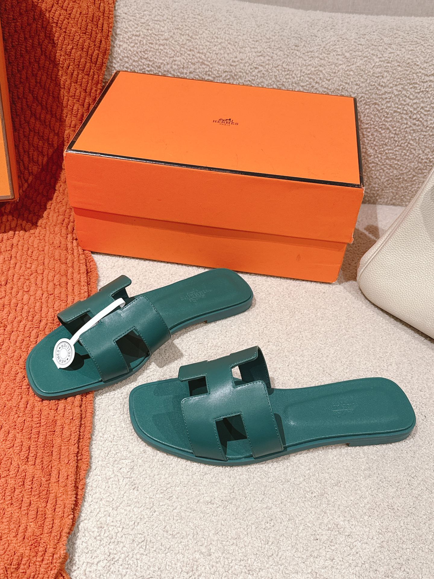 HERMES 00699 HERMES 00699