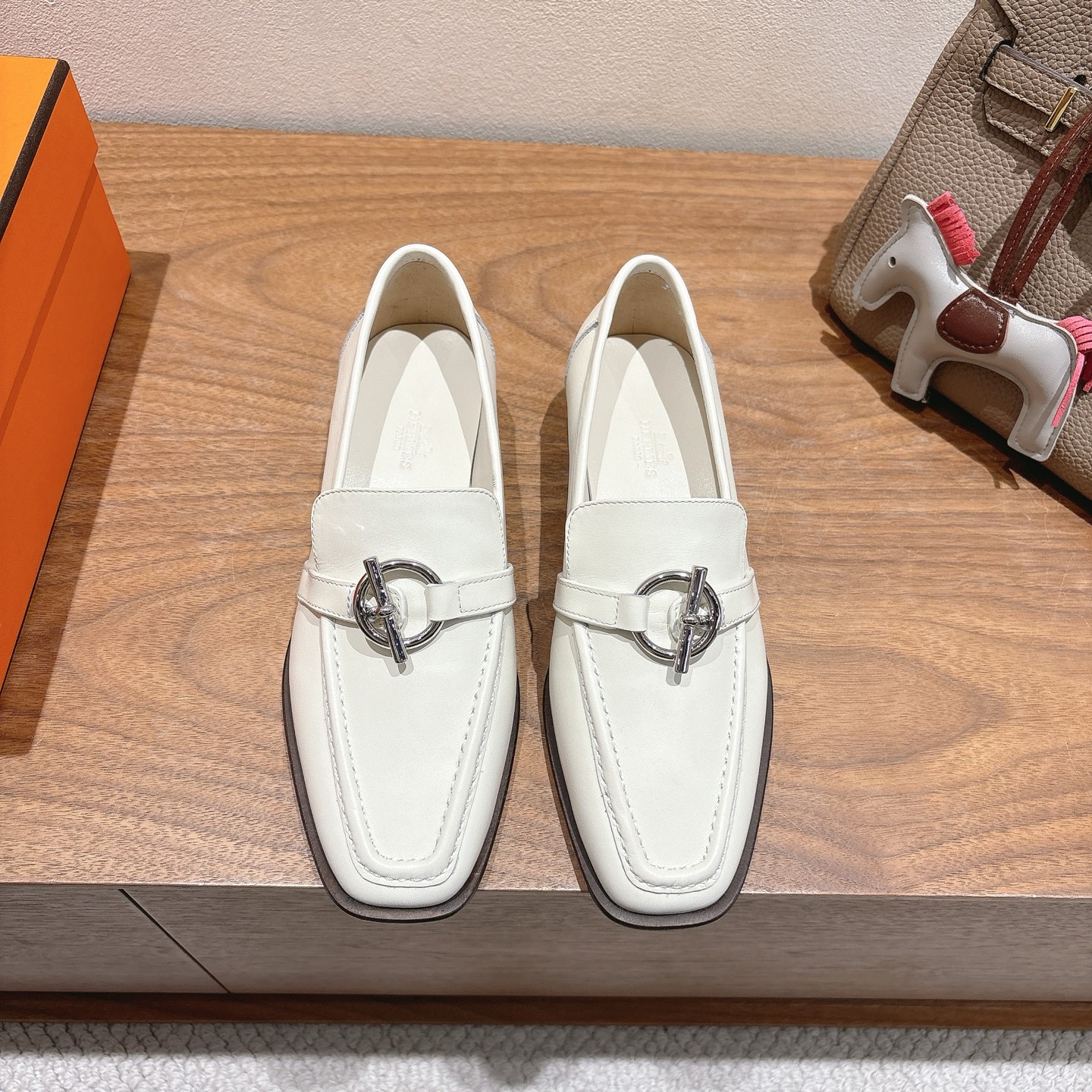 HERMES 00699 HERMES 00699