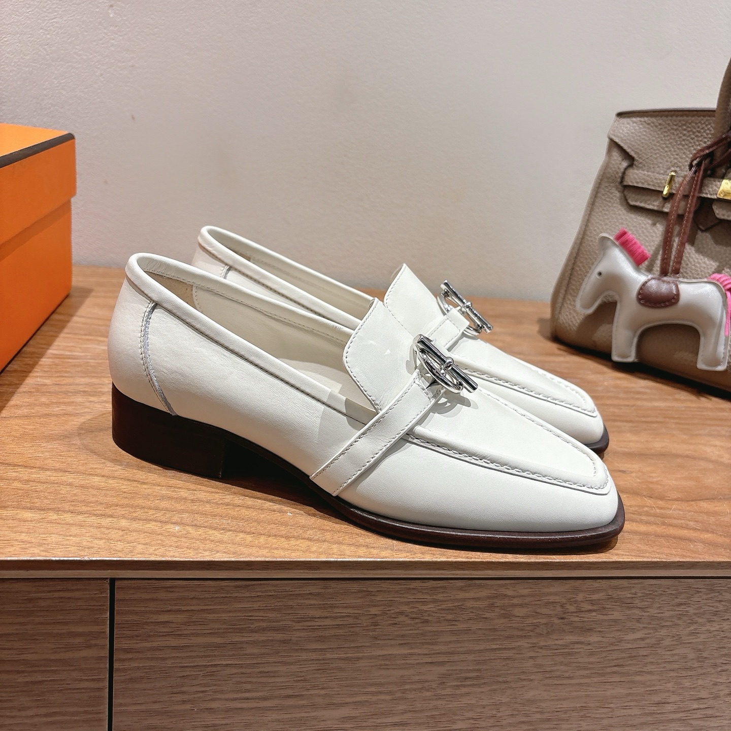 HERMES 00699 HERMES 00699