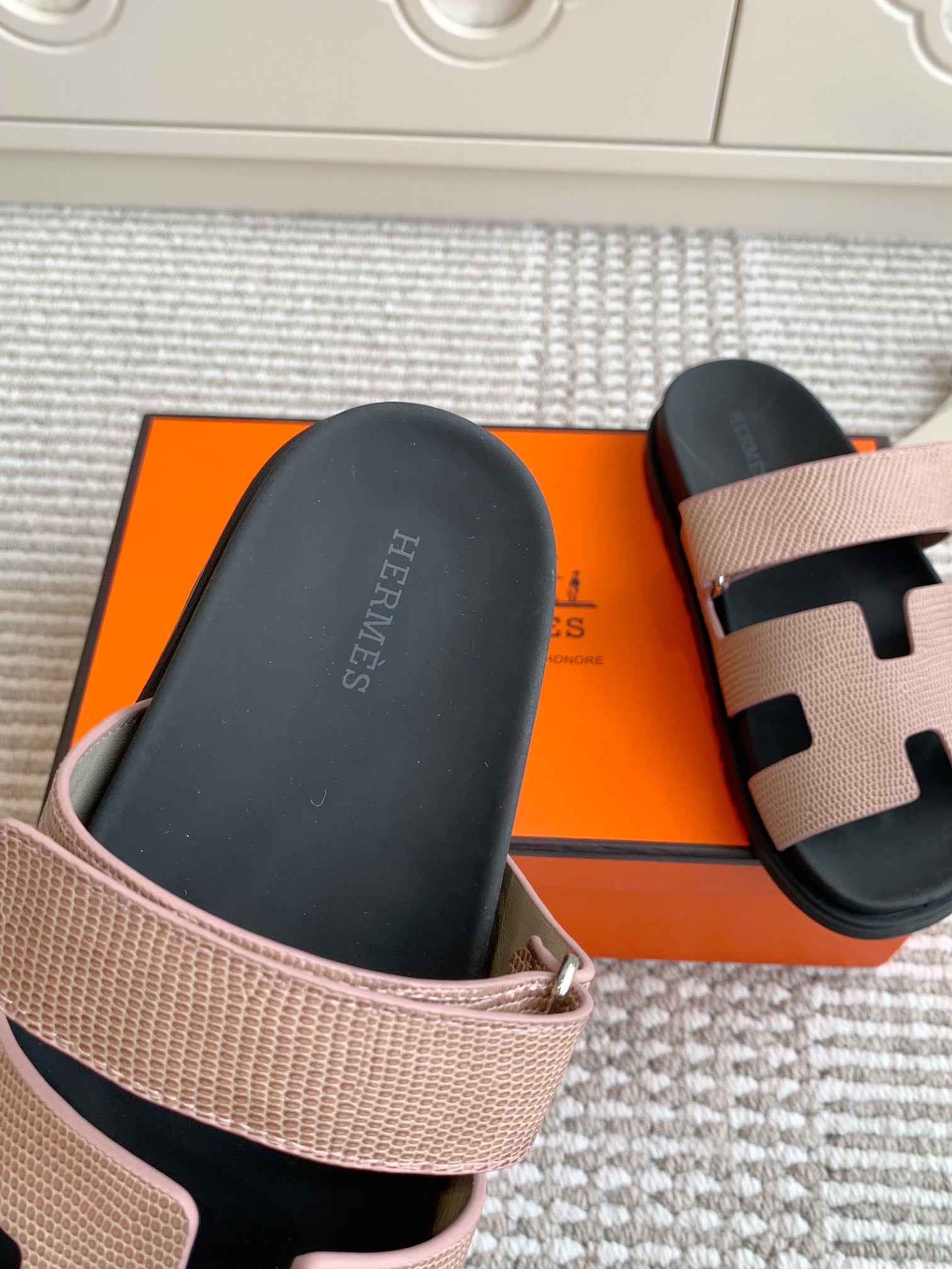 HERMES 00699