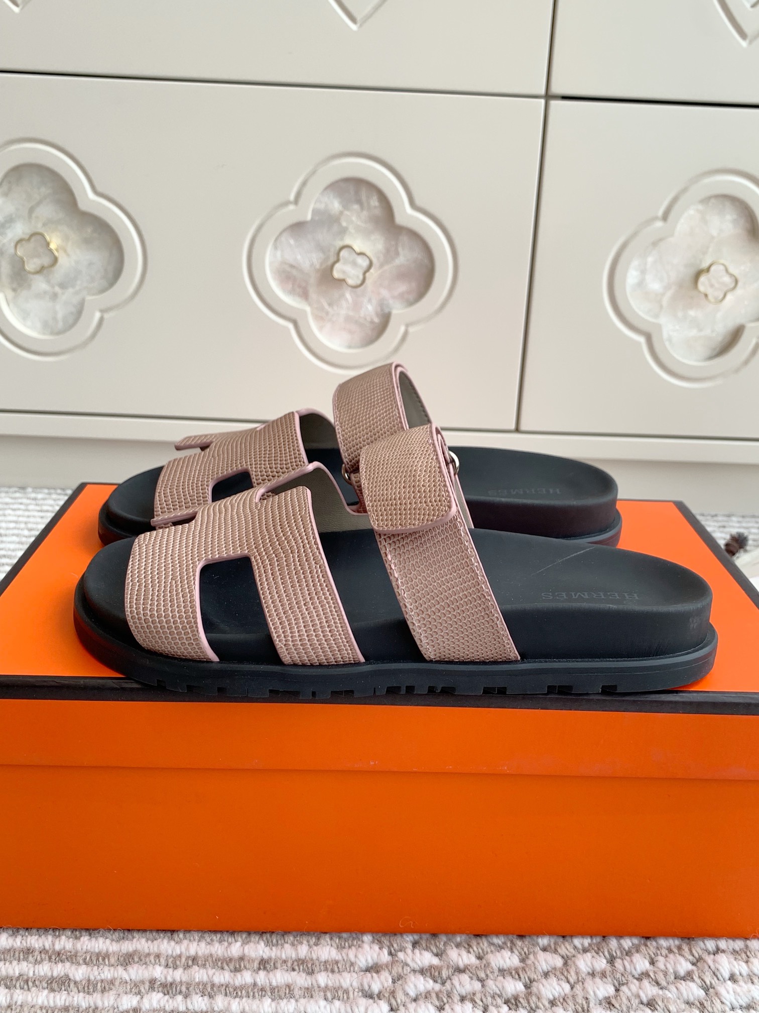 HERMES 00699