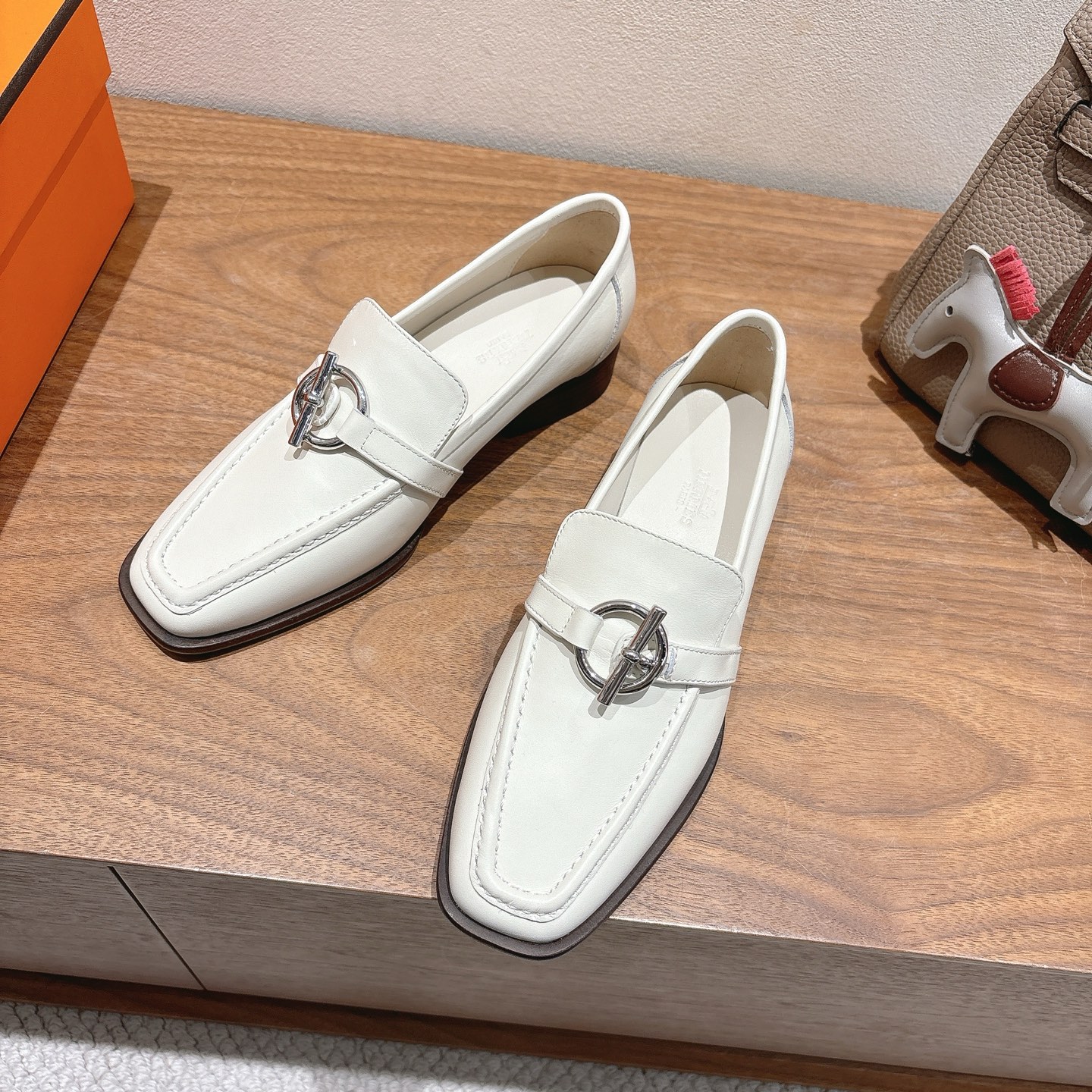 HERMES 00699 HERMES 00699