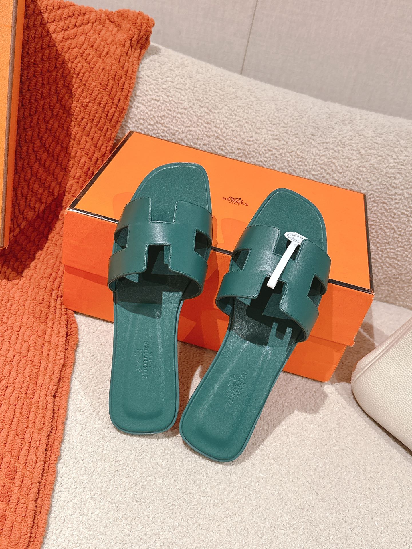 HERMES 00699 HERMES 00699