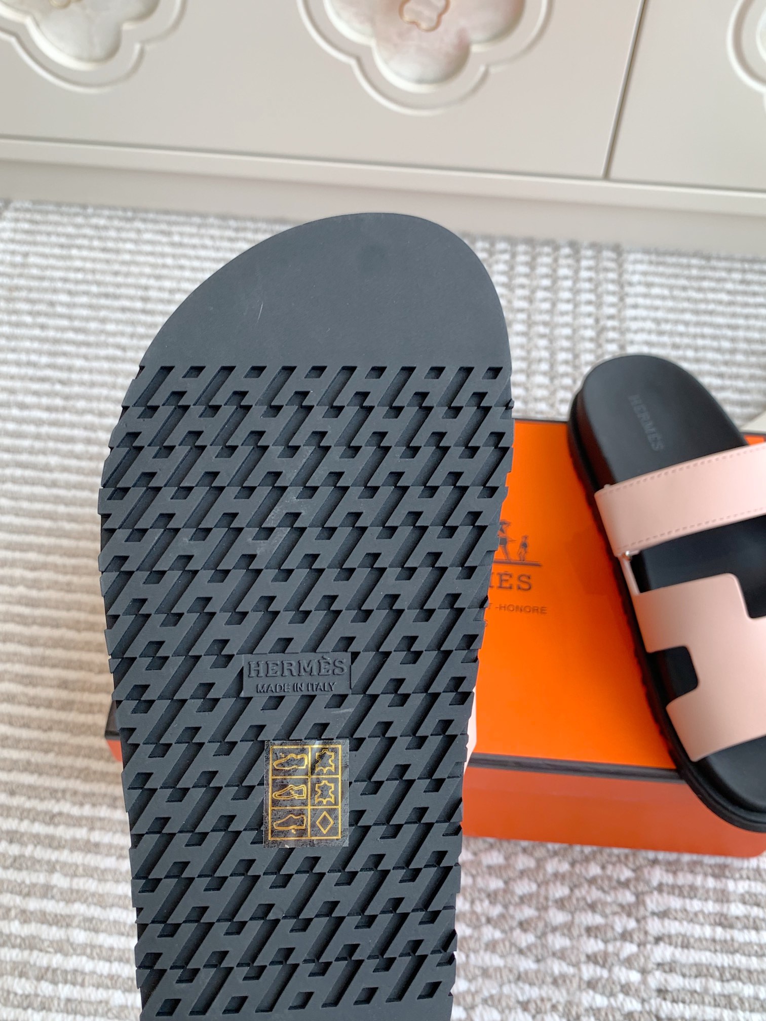 New Hermes Womens Chypre Rose Cancan Sandals