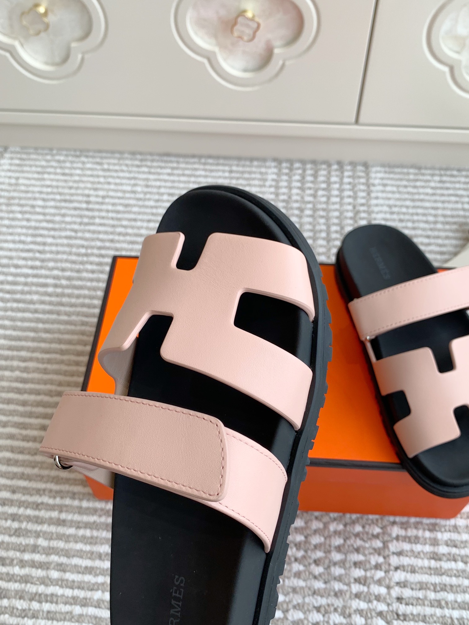 New Hermes Womens Chypre Rose Cancan Sandals