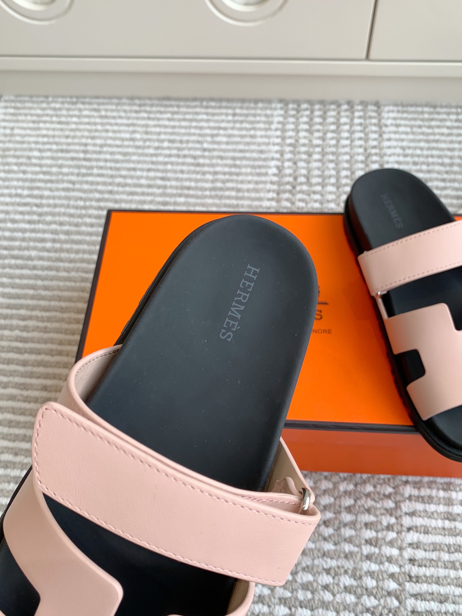 New Hermes Womens Chypre Rose Cancan Sandals