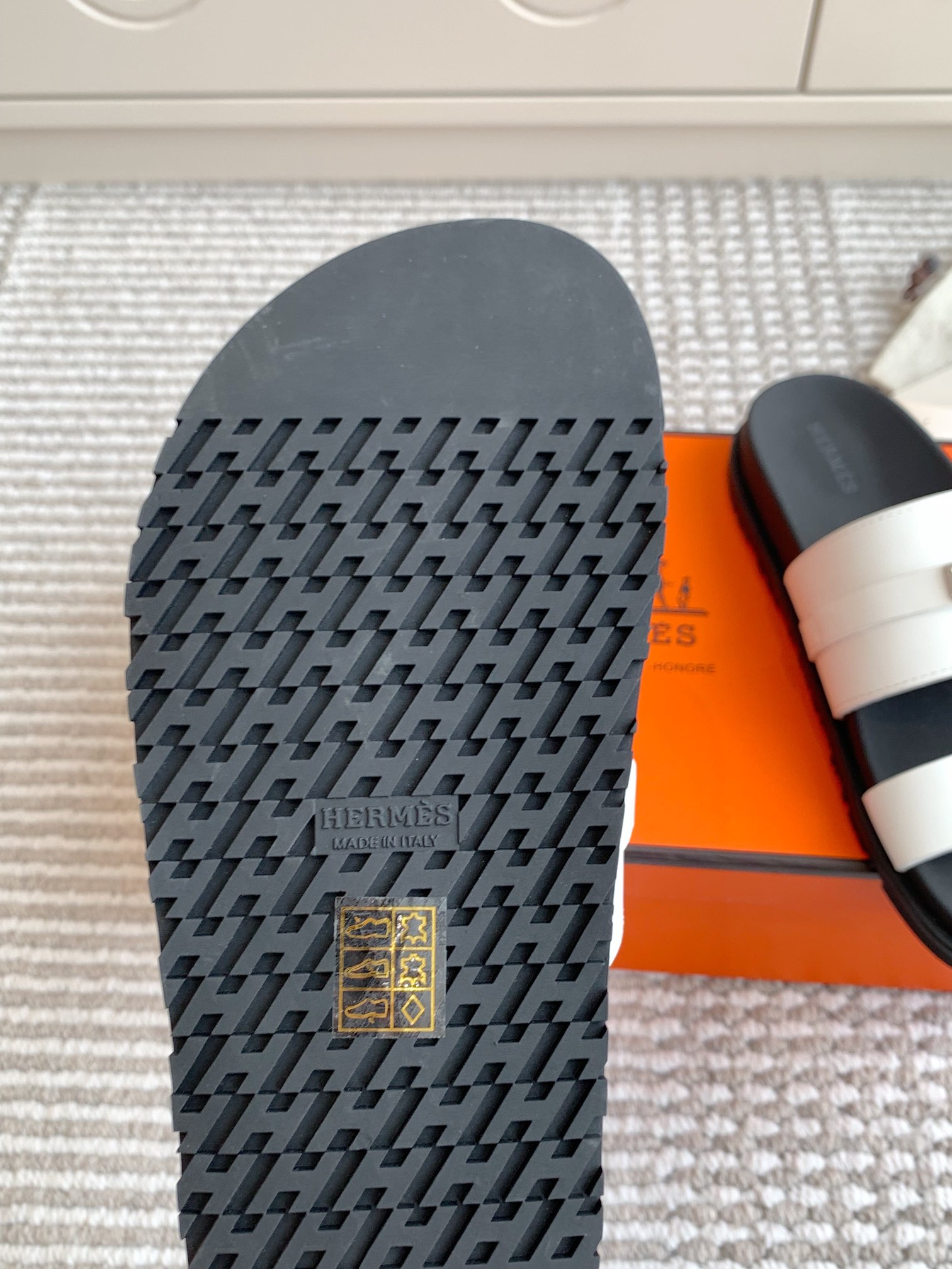 HERMES 00819