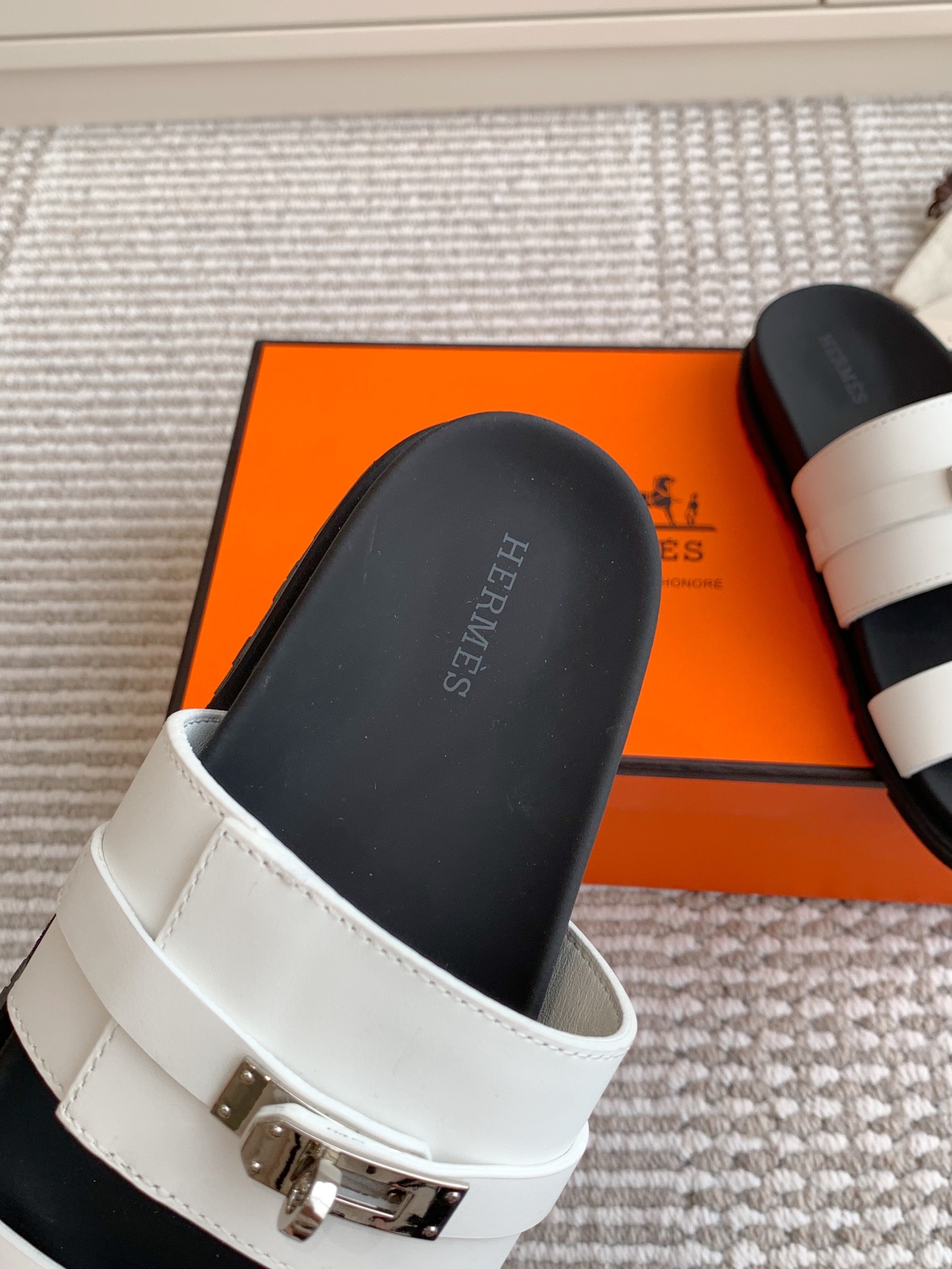HERMES 00819