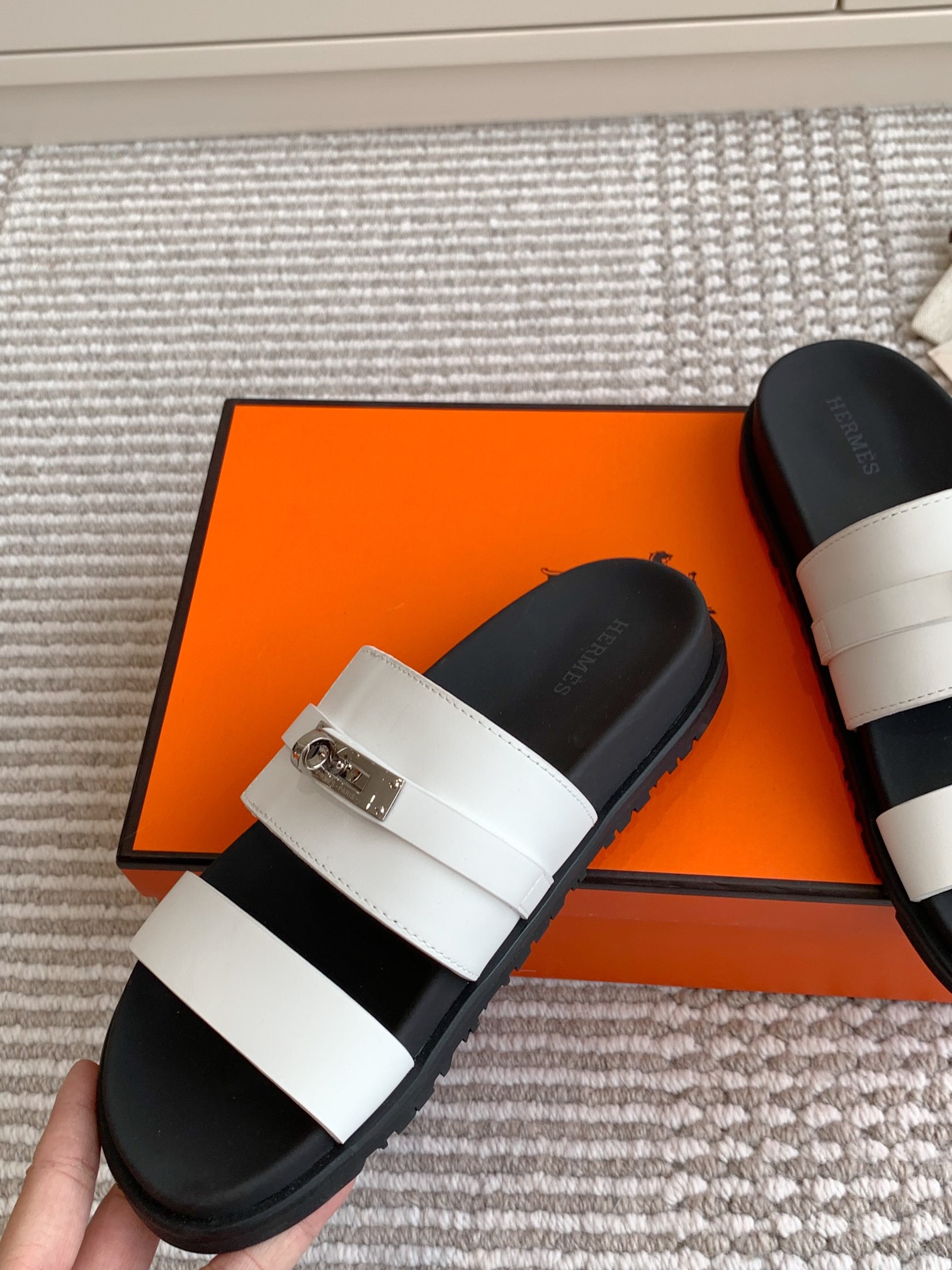 HERMES 00819