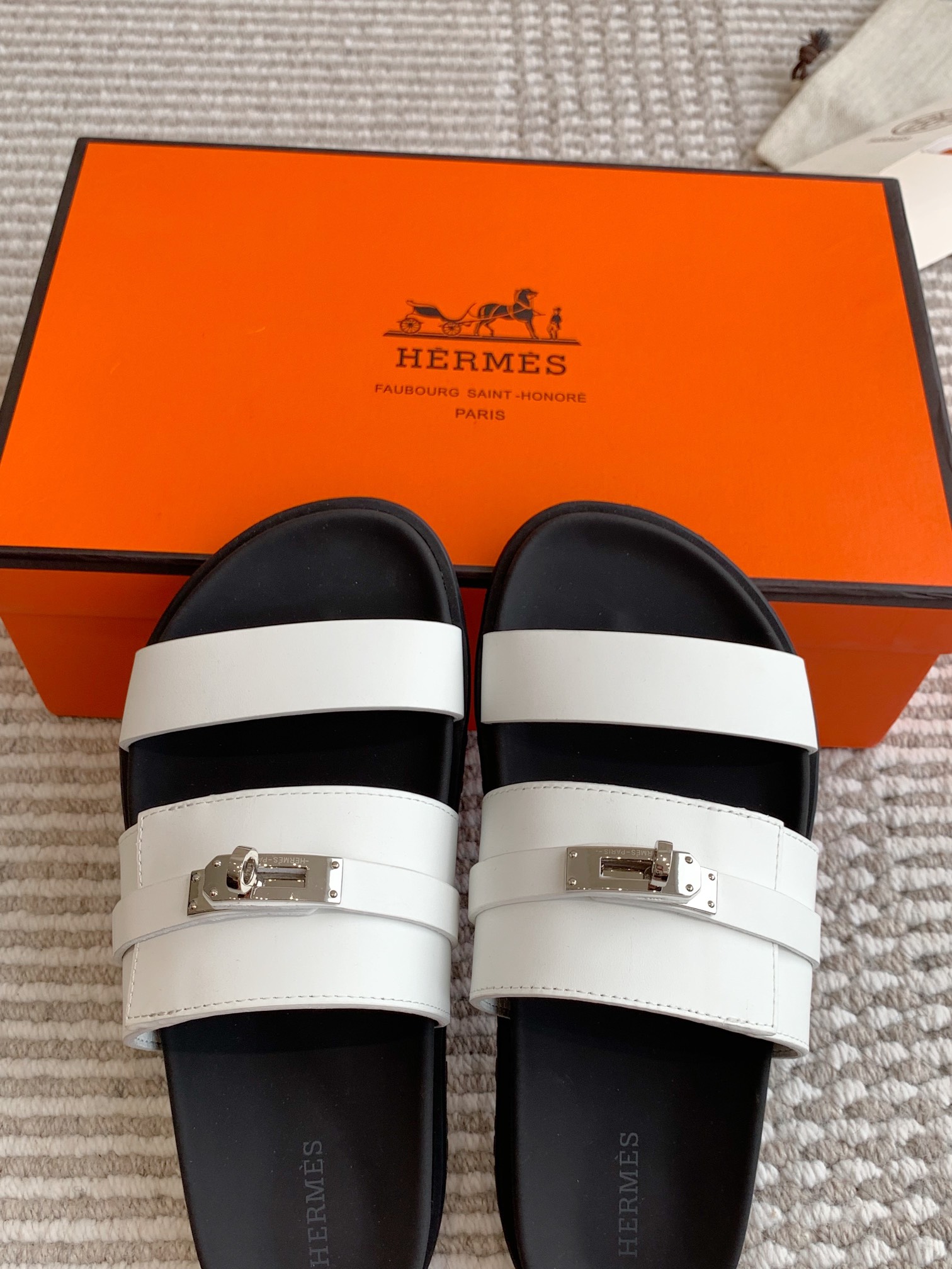 HERMES 00819