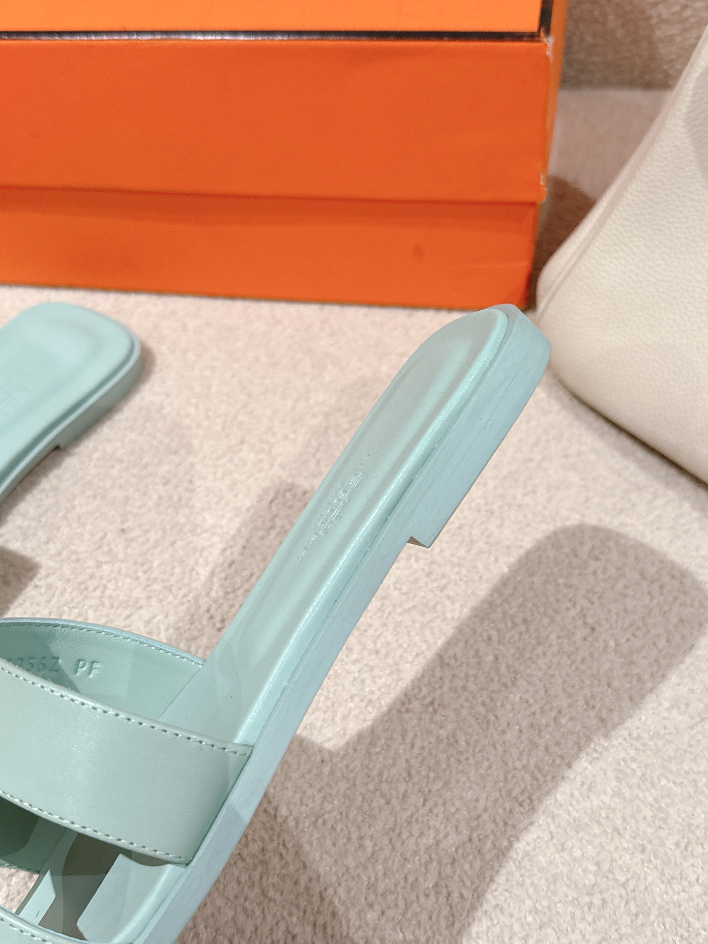 HERMES 00819 HERMES 00819
