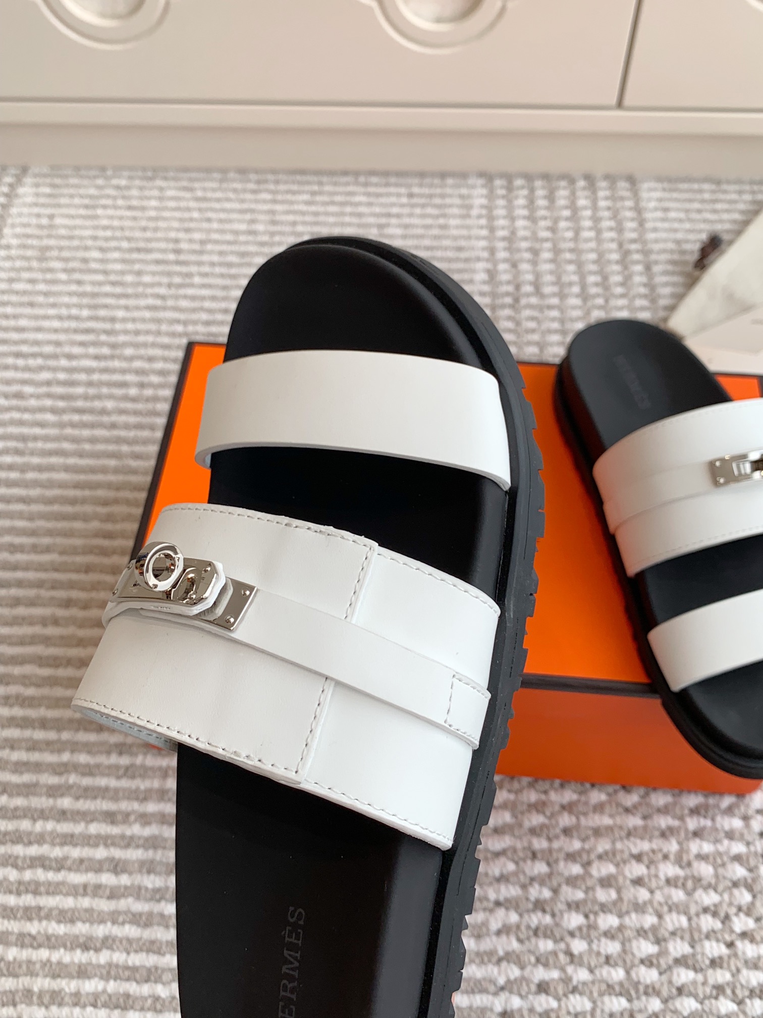 HERMES 00819