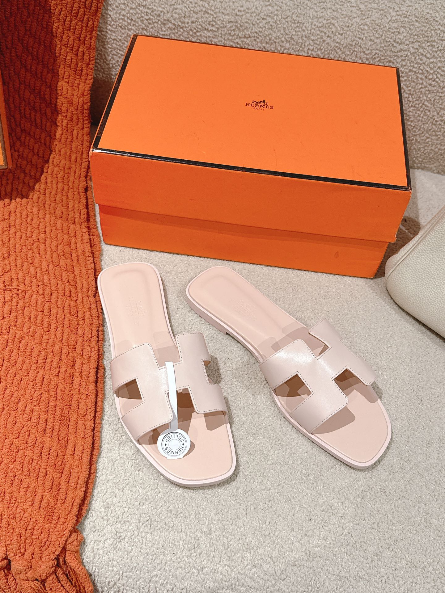 HERMES 00829 HERMES 00829