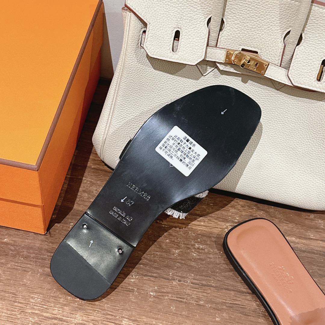 HERMES 00879 HERMES 00879