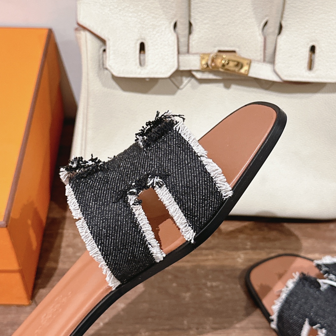 HERMES 00879 HERMES 00879